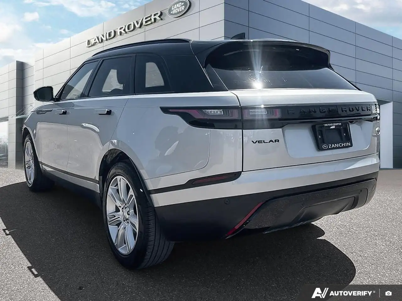 Land Rover Range Rover Velar photo Land Rover Range Rover Velar