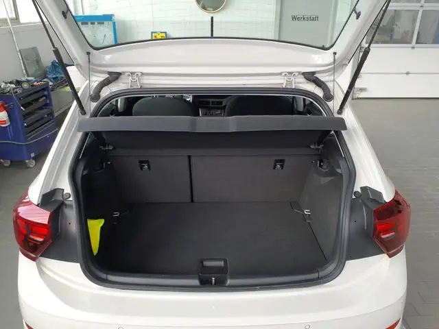 Volkswagen Polo view 4