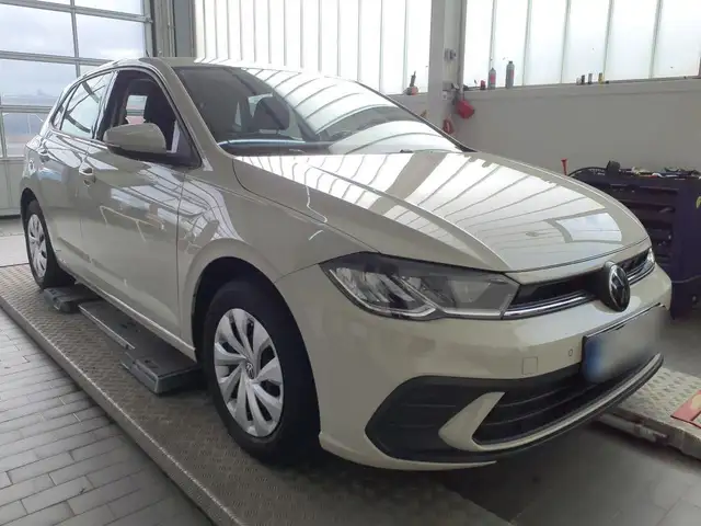 Volkswagen Polo view 2