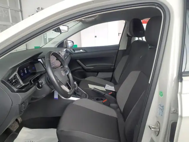 Volkswagen Polo view 6