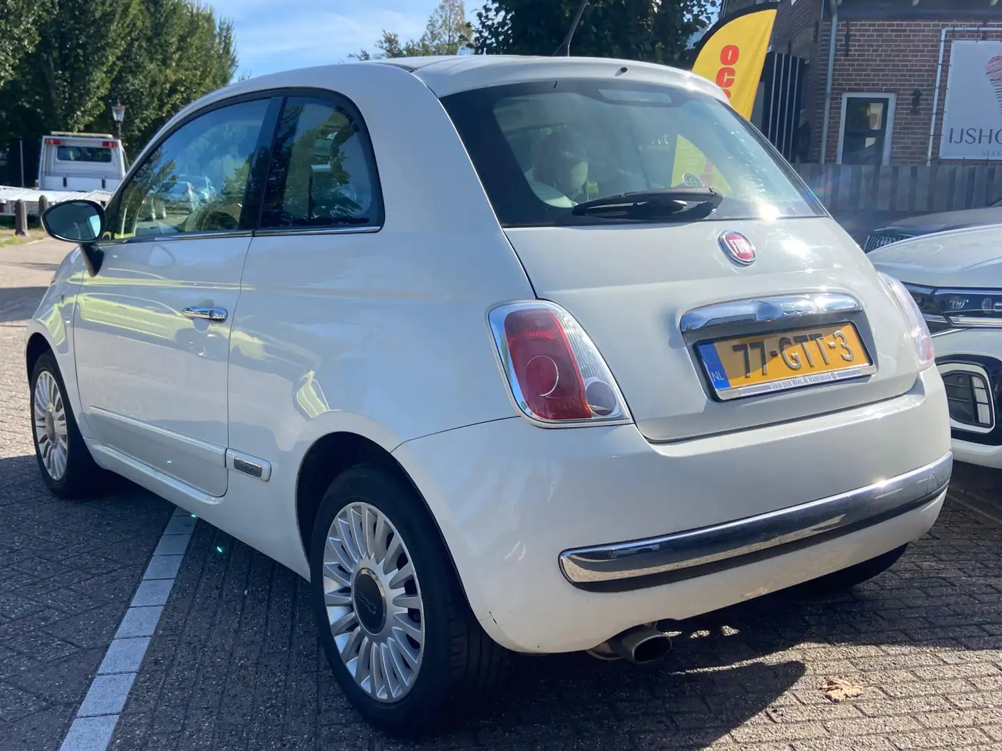 Fiat 500 1.2 Lounge airco/panorama/sportvelgen/nwe apk Wit - 2