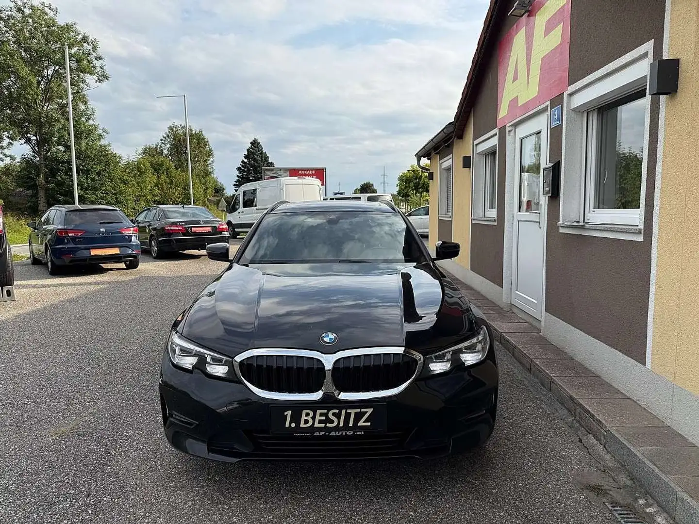 BMW 318 d Touring Aut. | PANO | TEILLEDER-SPORT | SP... Schwarz - 2