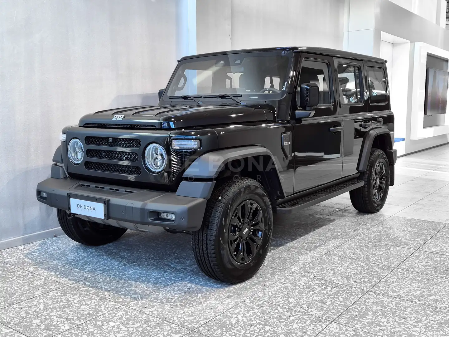 EMC 212 2.0 tgdi adventurer 4wd 8at Schwarz - 1