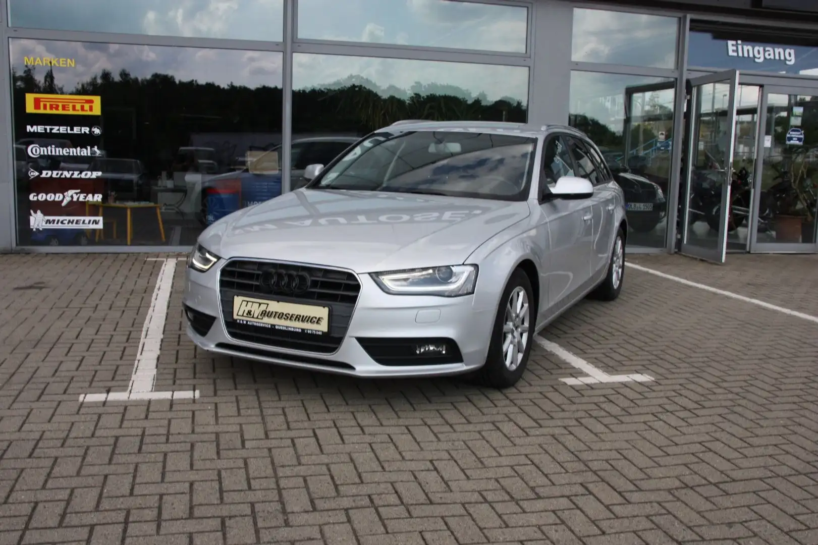 Audi A4 Avant Attraction Argent - 1