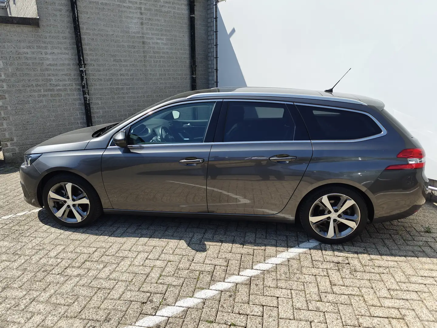Peugeot 308 SW 1.2 PureTech Blue Lease Premium | Achteruitrijc Grijs - 2