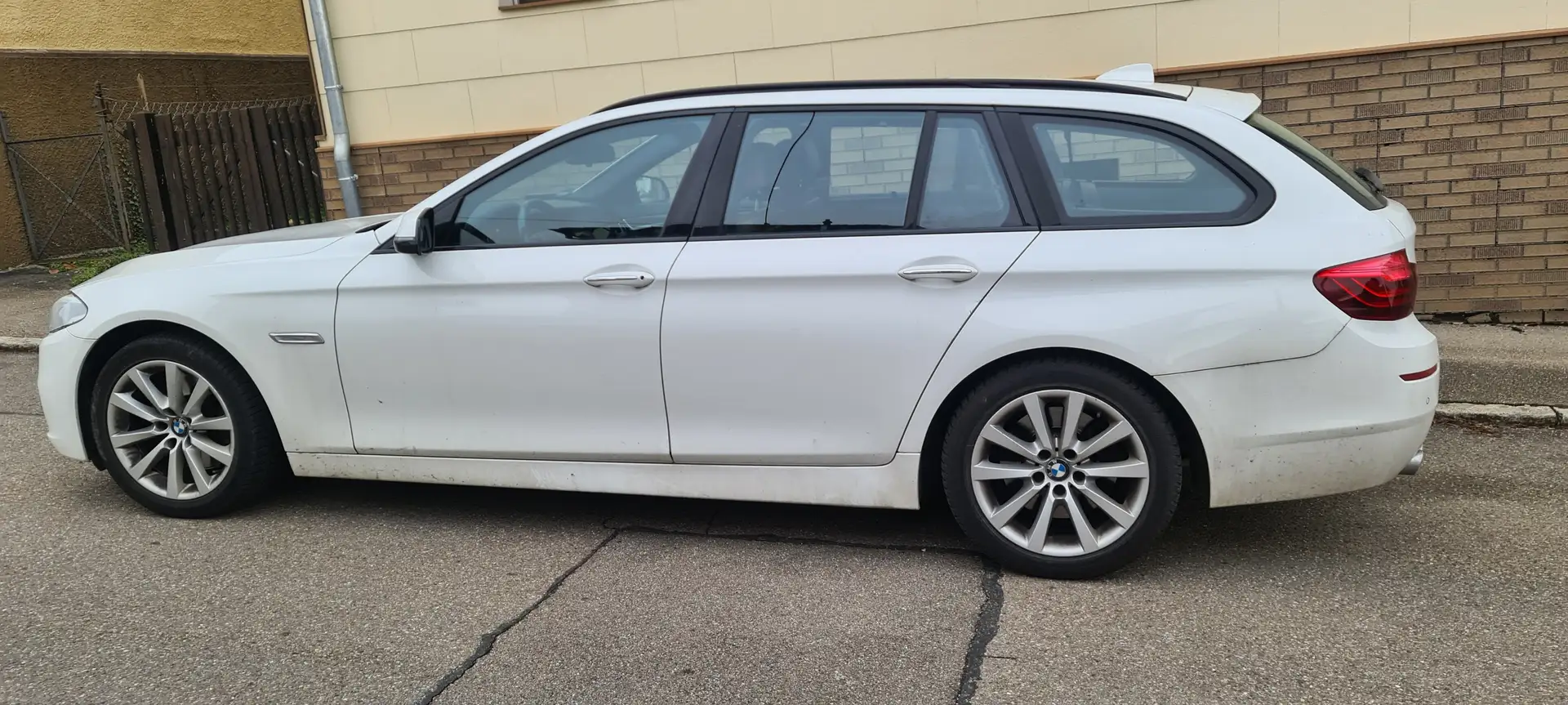 BMW 530 d. T. Individ. LED Kamera Standh. Ad-Driv. SoftCl. Weiß - 2