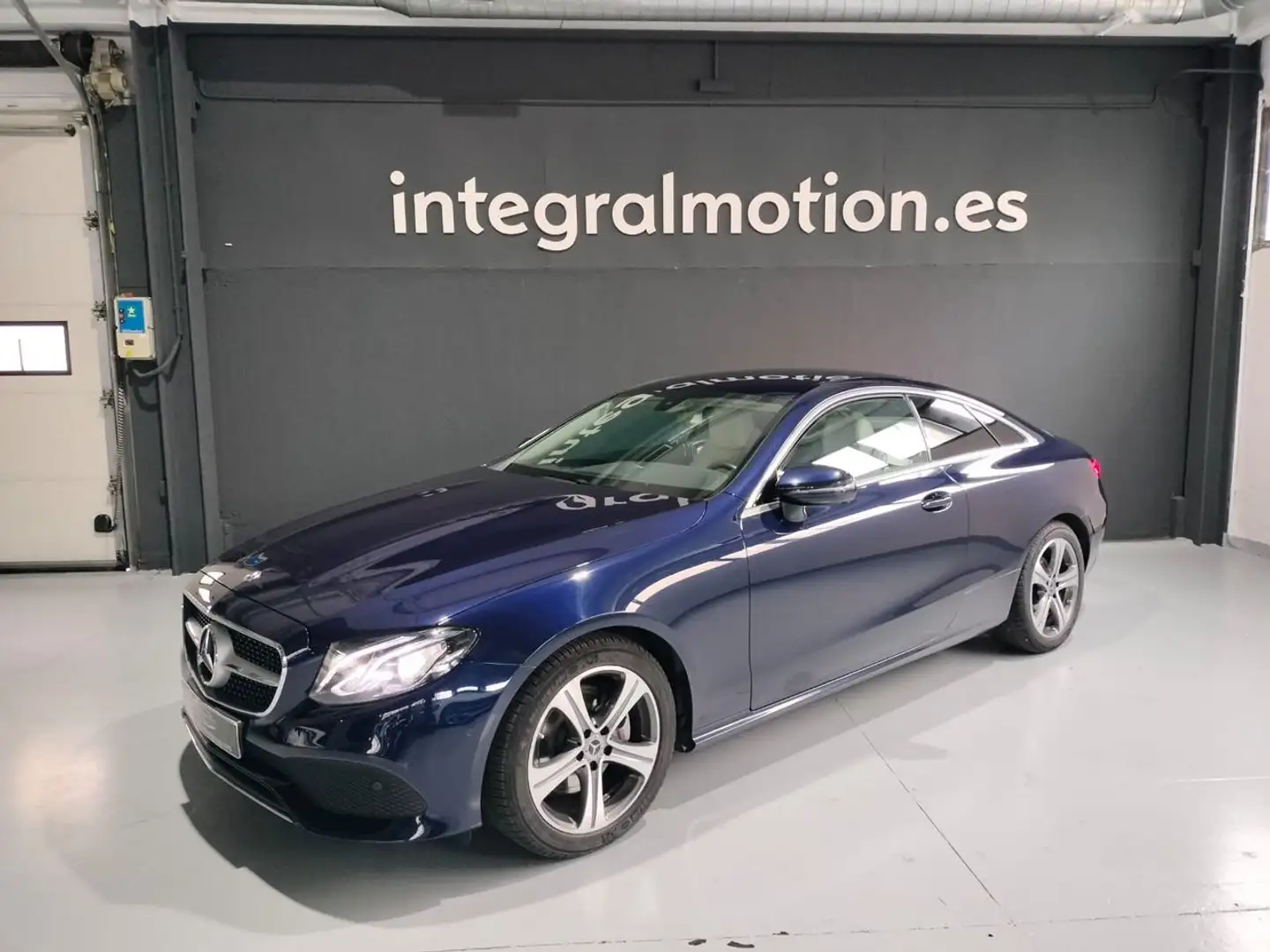 Mercedes-Benz E 220 Coupé d Azul - 1