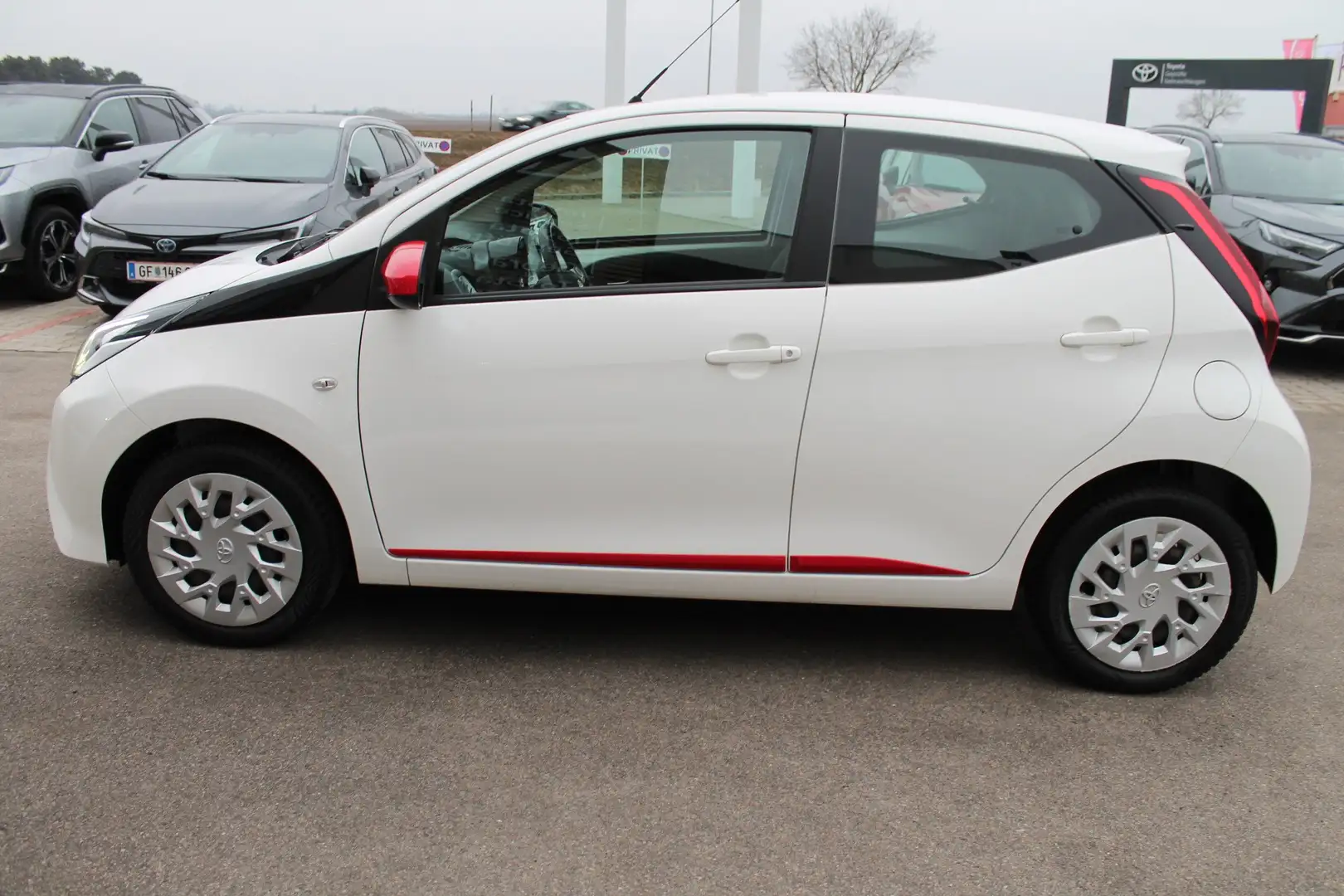 Toyota Aygo 1,0 VVT-i X-Play Weiß - 1