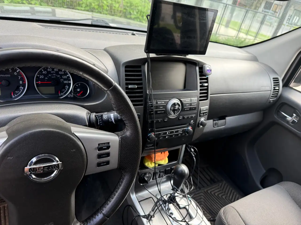 Nissan Pathfinder снимка Nissan Pathfinder