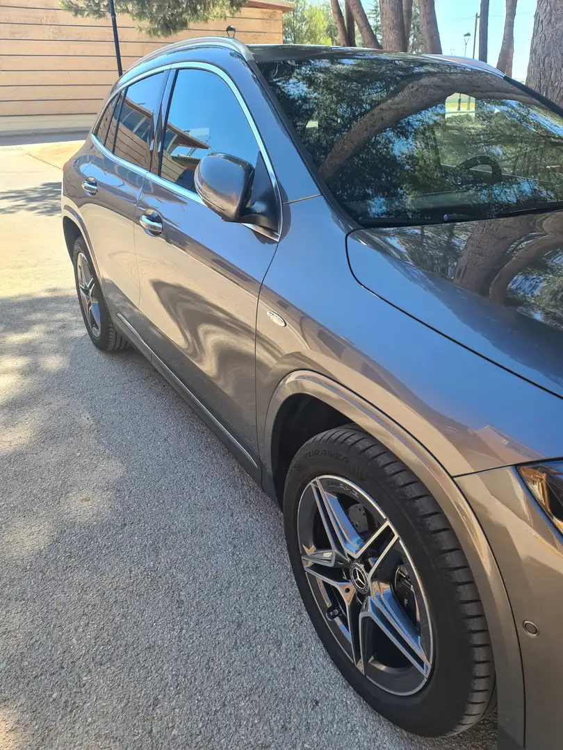 Mercedes-Benz GLA 250 GLA 250 4Matic 8G-DCT Gris - 2