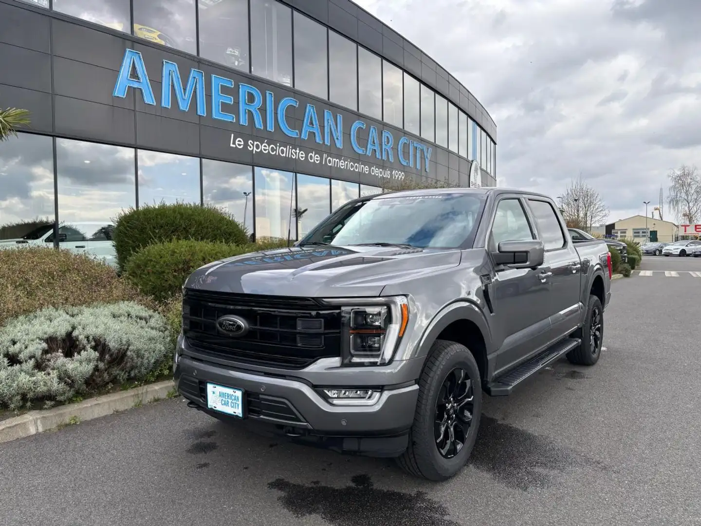 Ford F 150 Supercrew LARIAT Black Package V8 5.0L FLEXFUEL Gris - 1