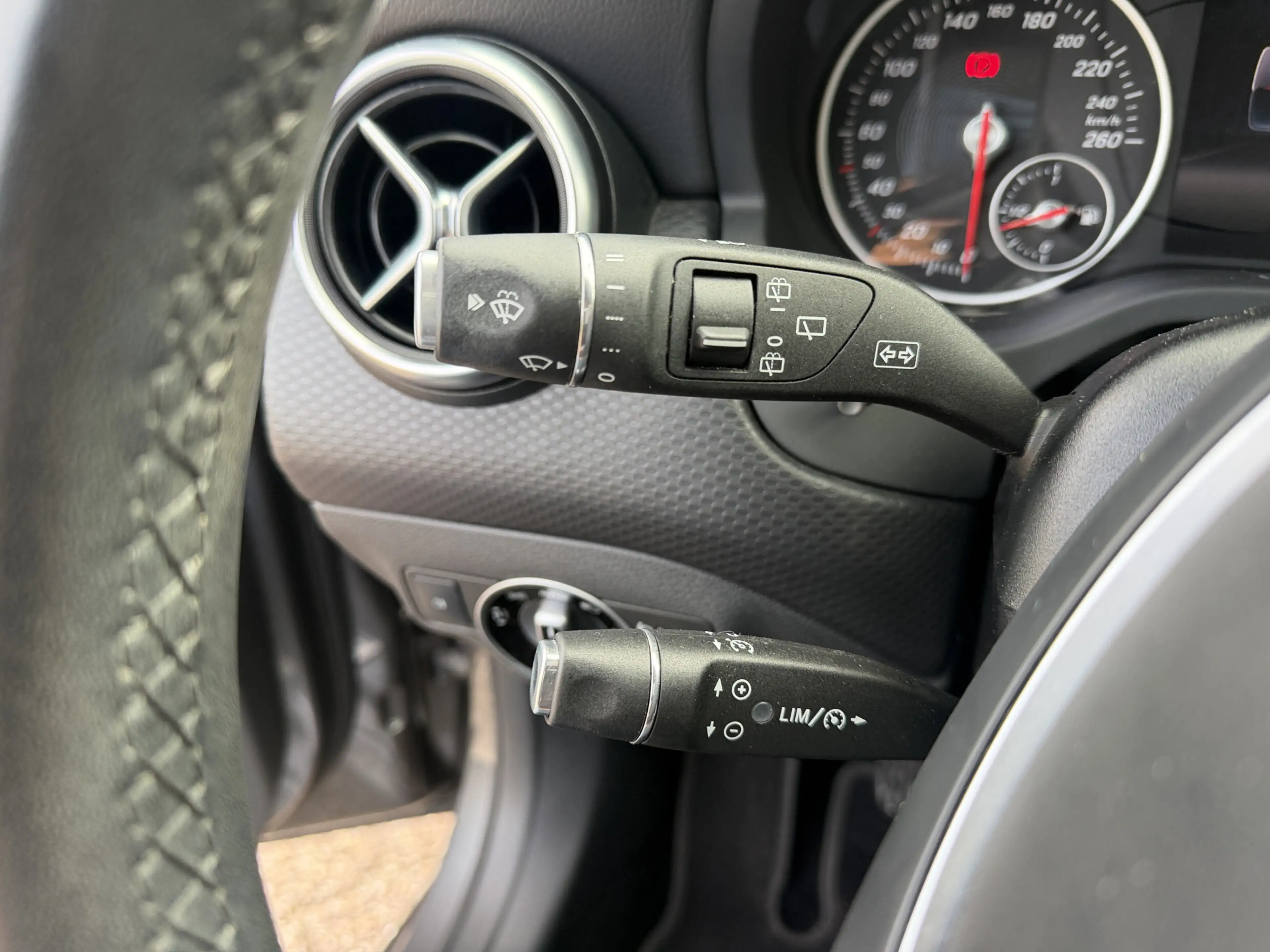 Mercedes-Benz A 180 Business Solution Carplay/Camera/Clima/Cruise/PDC — photo 10