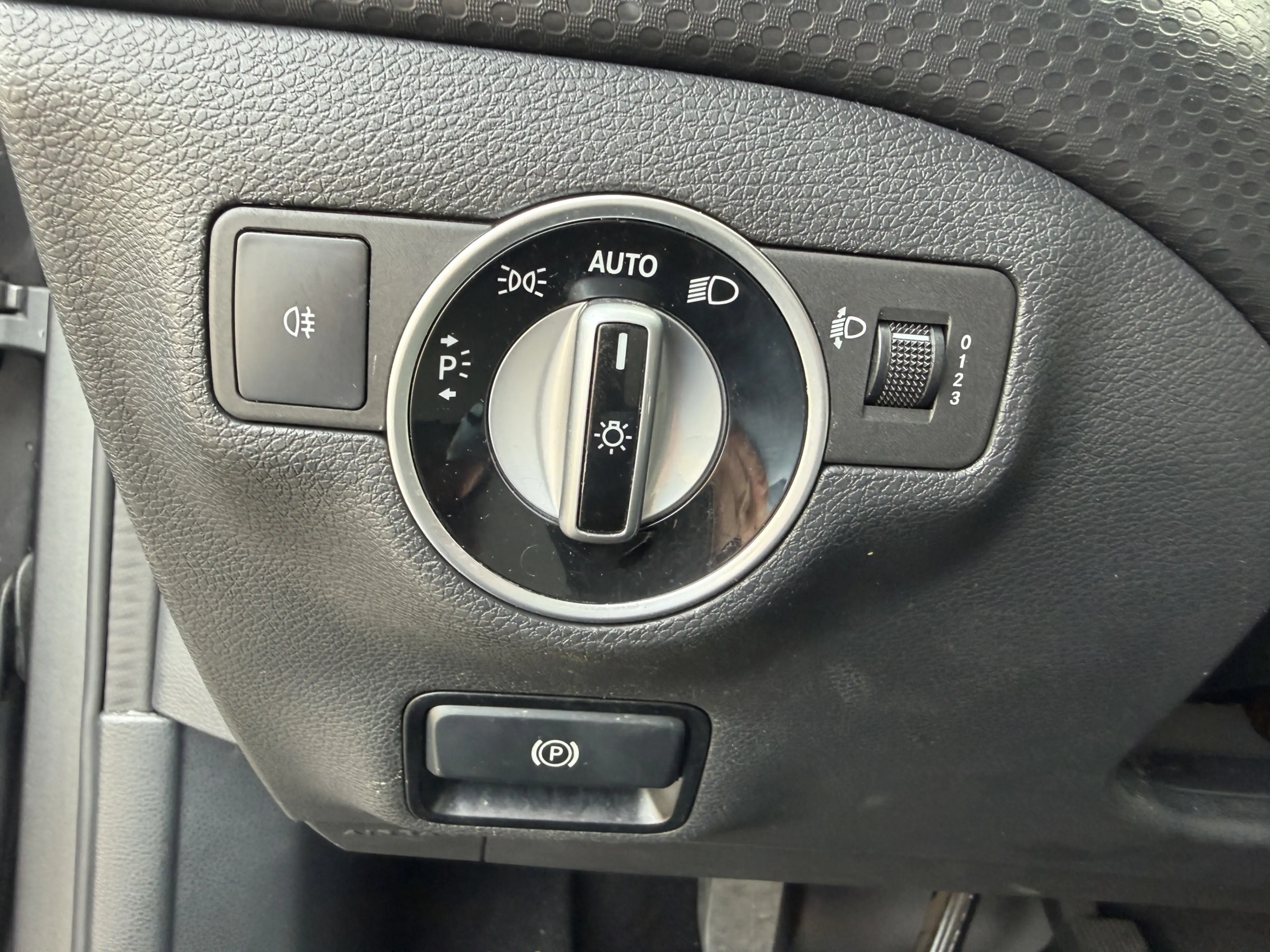 Mercedes-Benz A 180 Business Solution Carplay/Camera/Clima/Cruise/PDC — photo 9