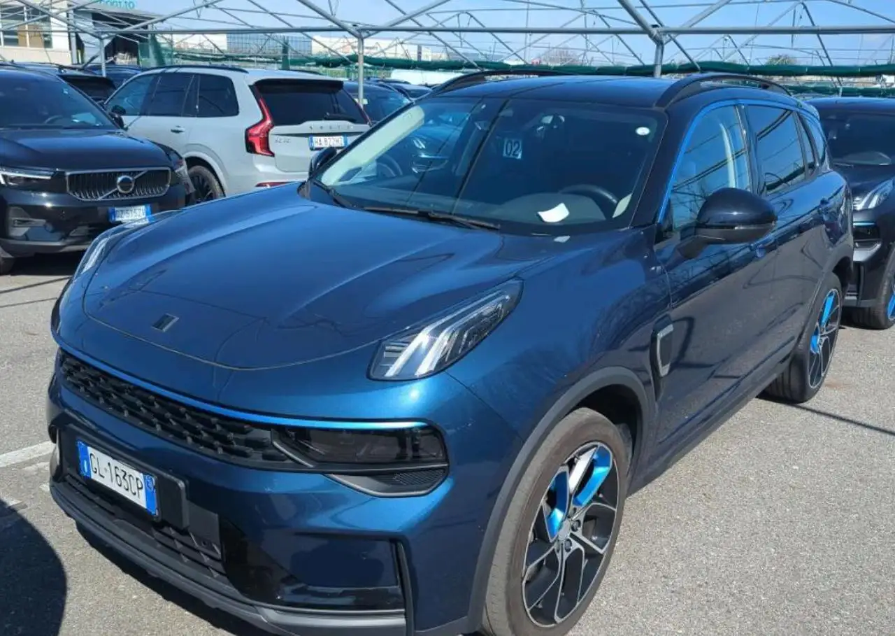 Lynk & Co & Co 01 PHEV — миниатюра 1