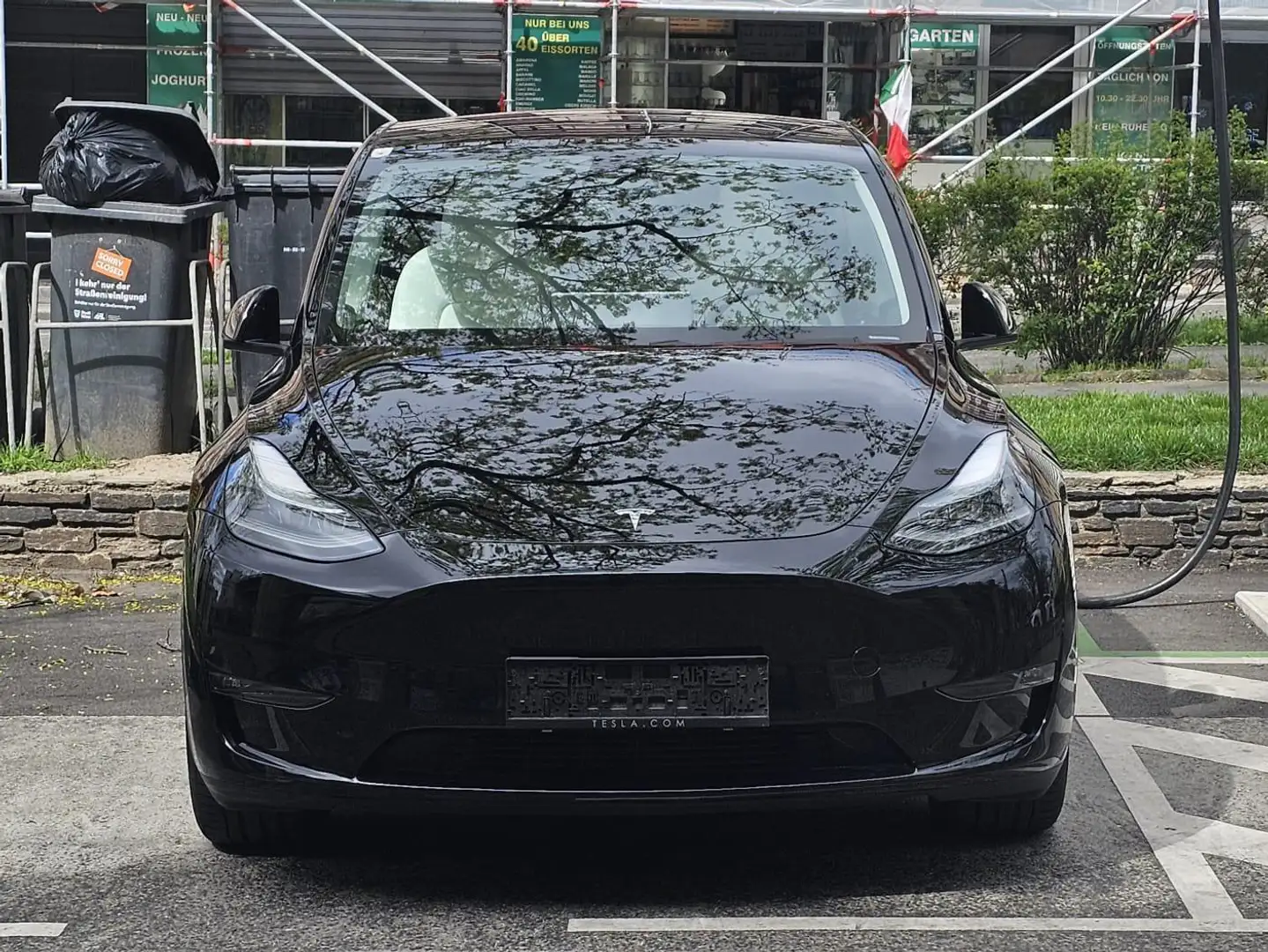 Tesla Model Y Long Range AWD 75kWh Schwarz - 1