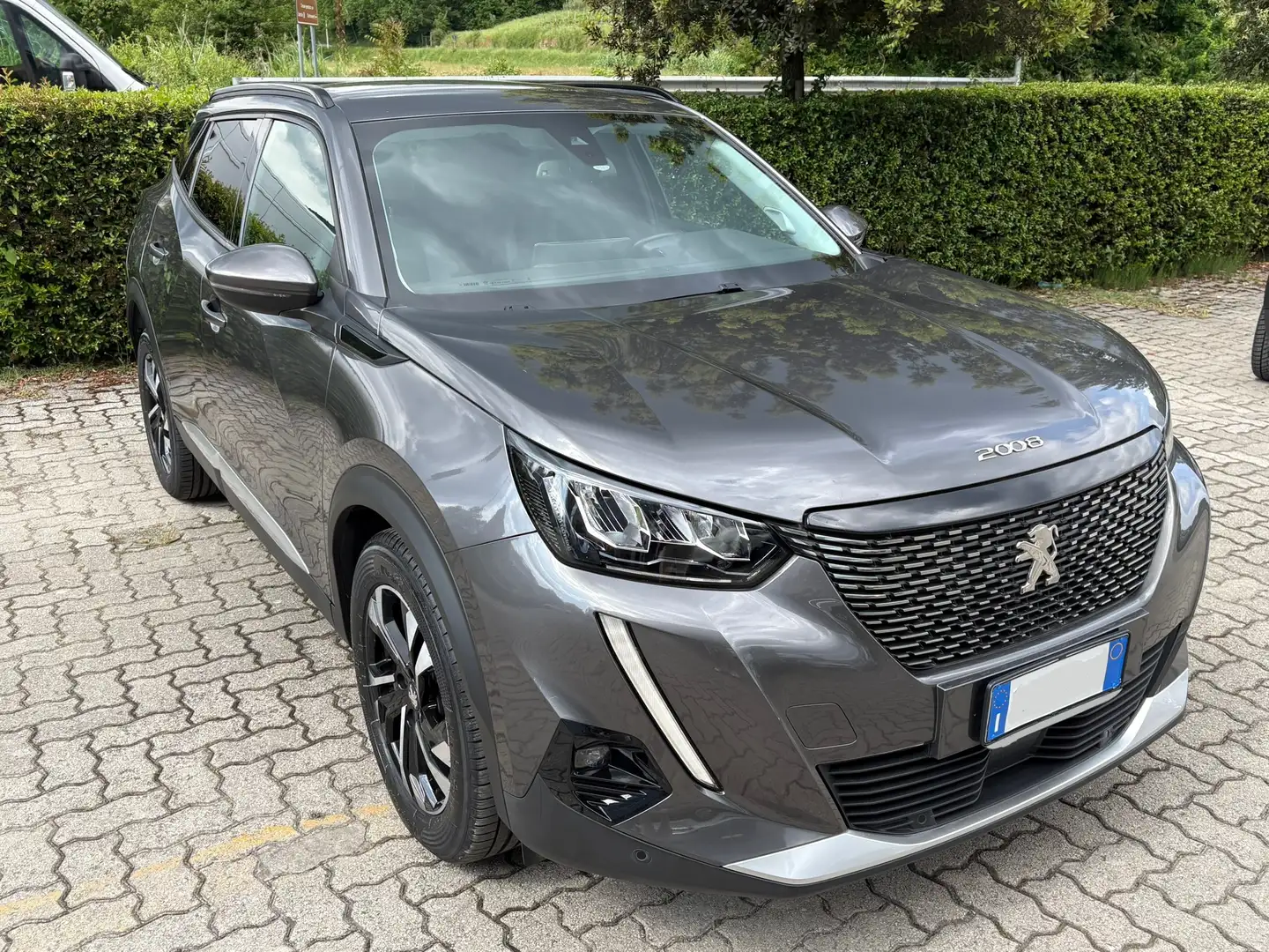 Peugeot 2008 2008 1.2 puretech Allure Navi Pack s Grau - 2