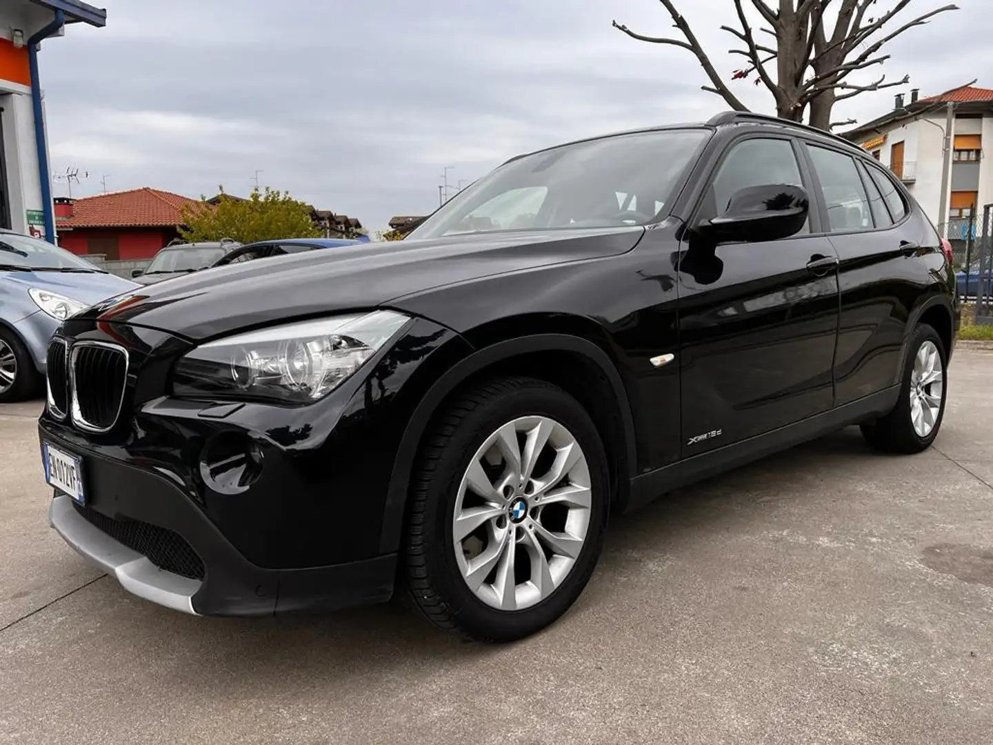 BMW X1 xdrive18d Attiva Nero - 2