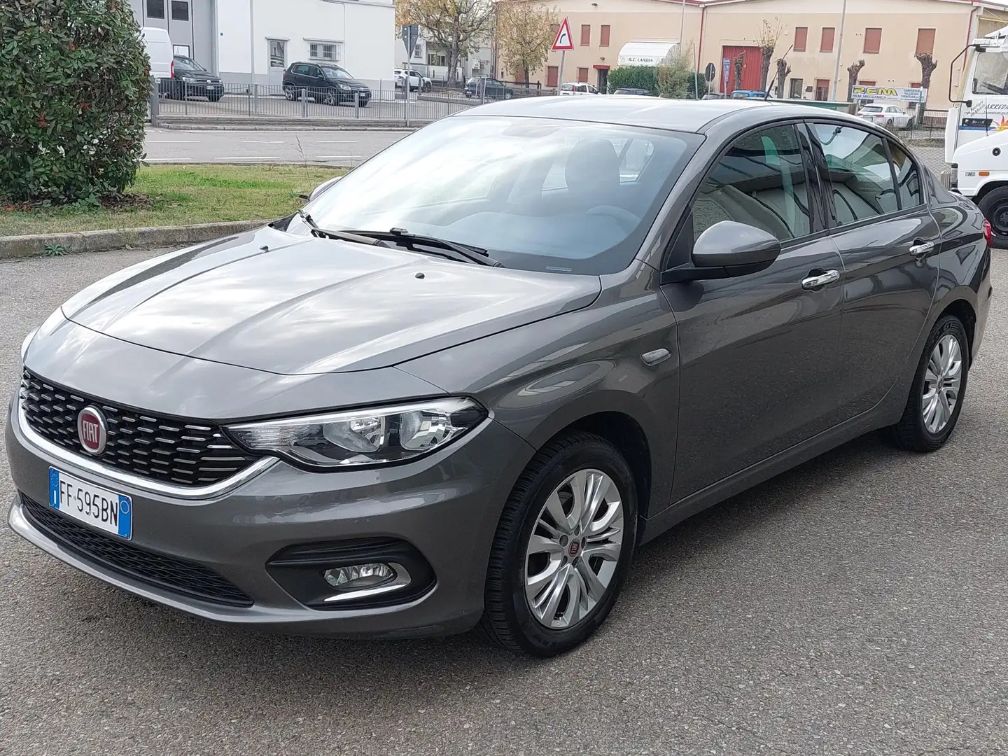 Fiat Tipo Tipo 4 porte II 2016 4p 1.4 Lounge 95cv Grau - 1