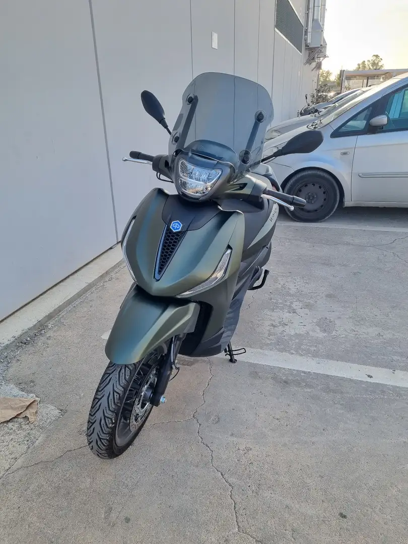 Piaggio Beverly 300 HPE ABS ASR Verde - 2