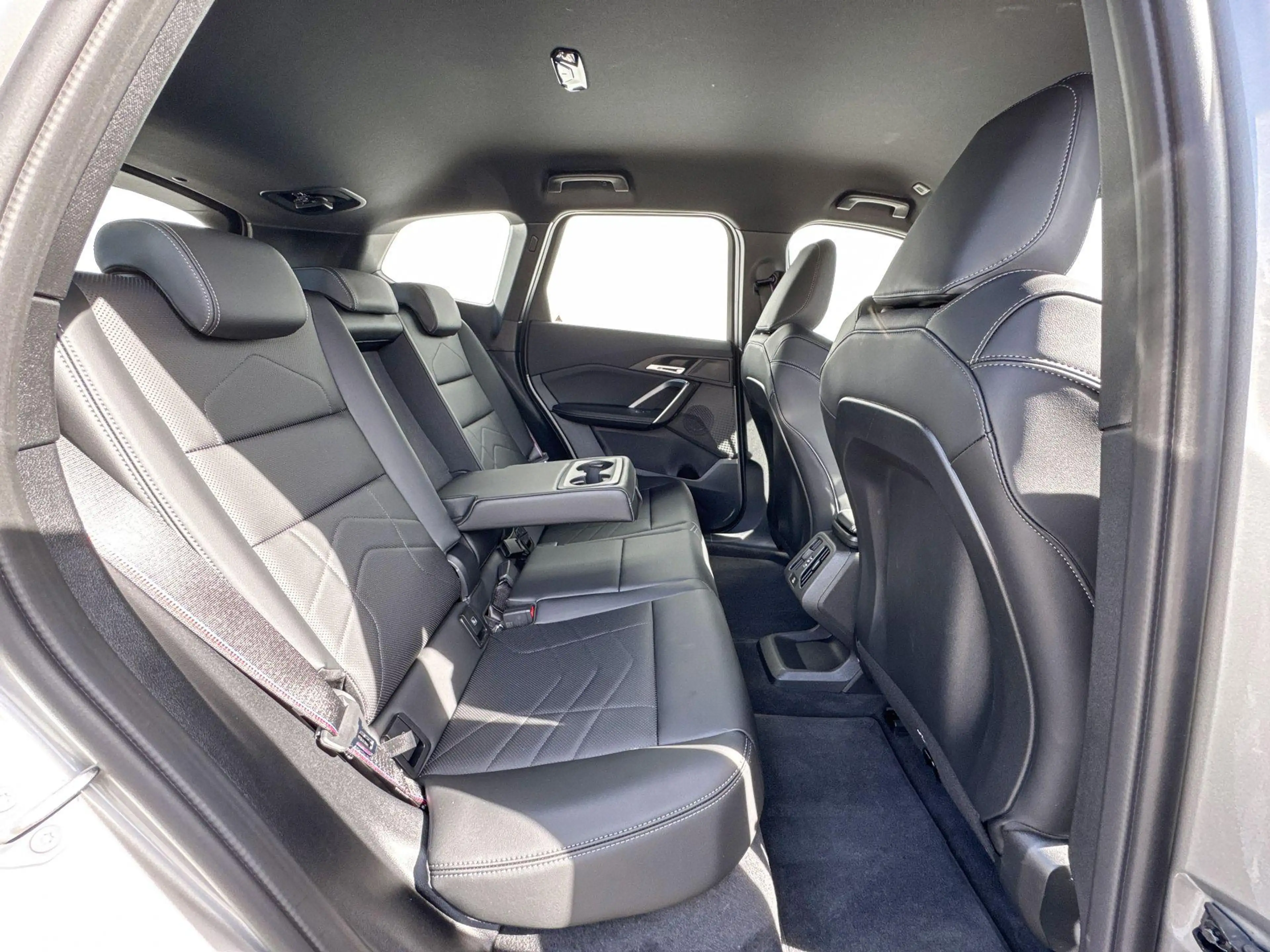 BMW iX1 eDrive20 | 67 kWh | M Sport | Trekhaak | — photo 8