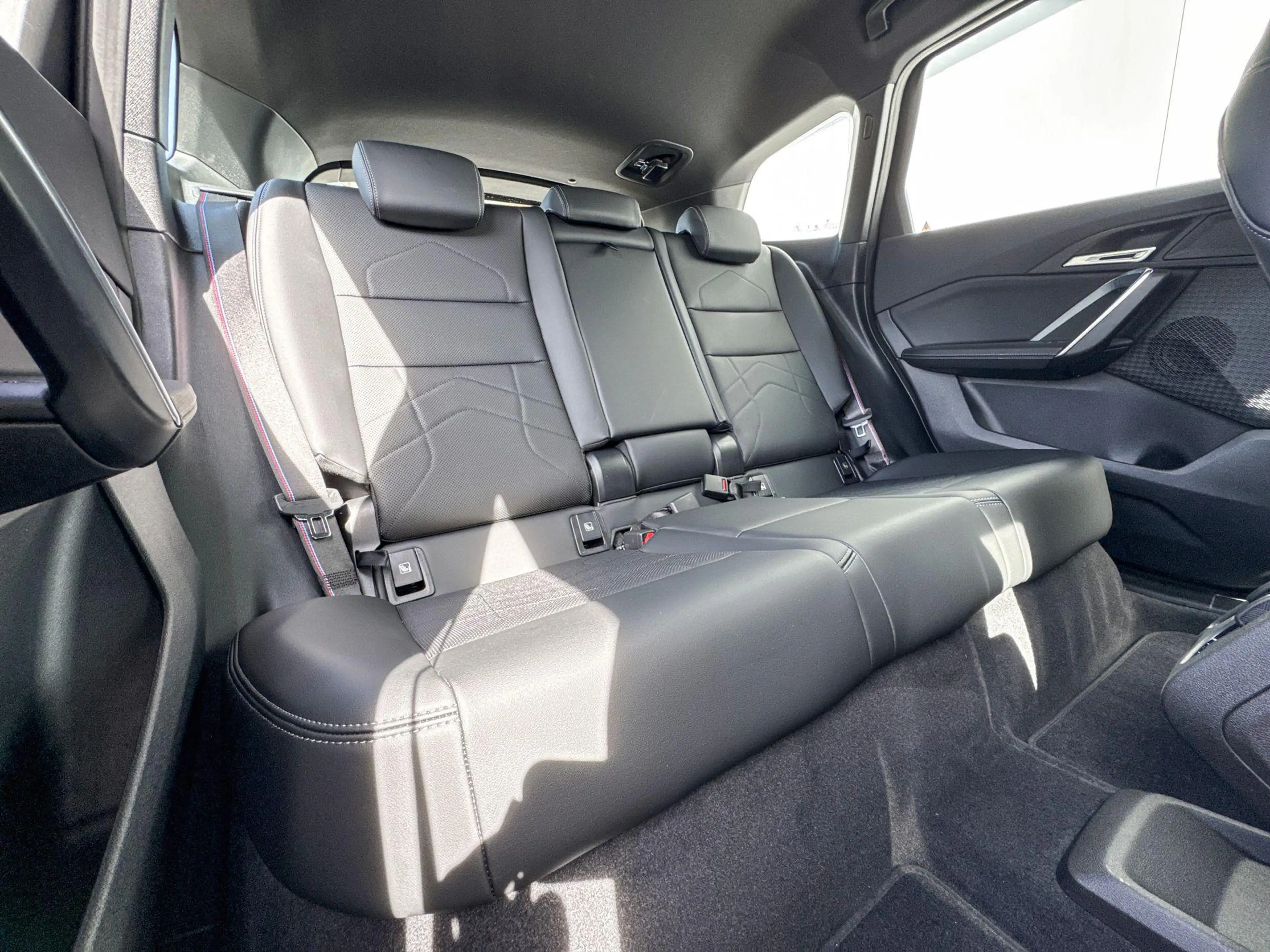 BMW iX1 eDrive20 | 67 kWh | M Sport | Trekhaak | — photo 7