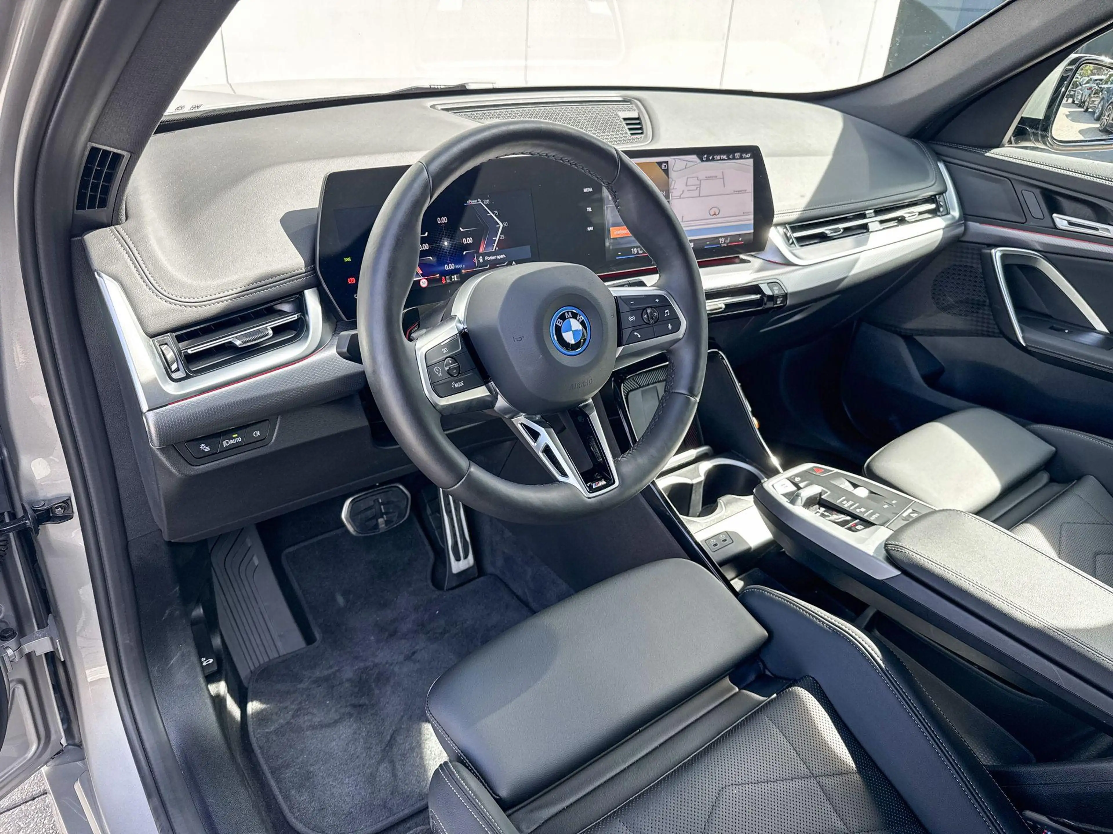 BMW iX1 eDrive20 | 67 kWh | M Sport | Trekhaak | — photo 5