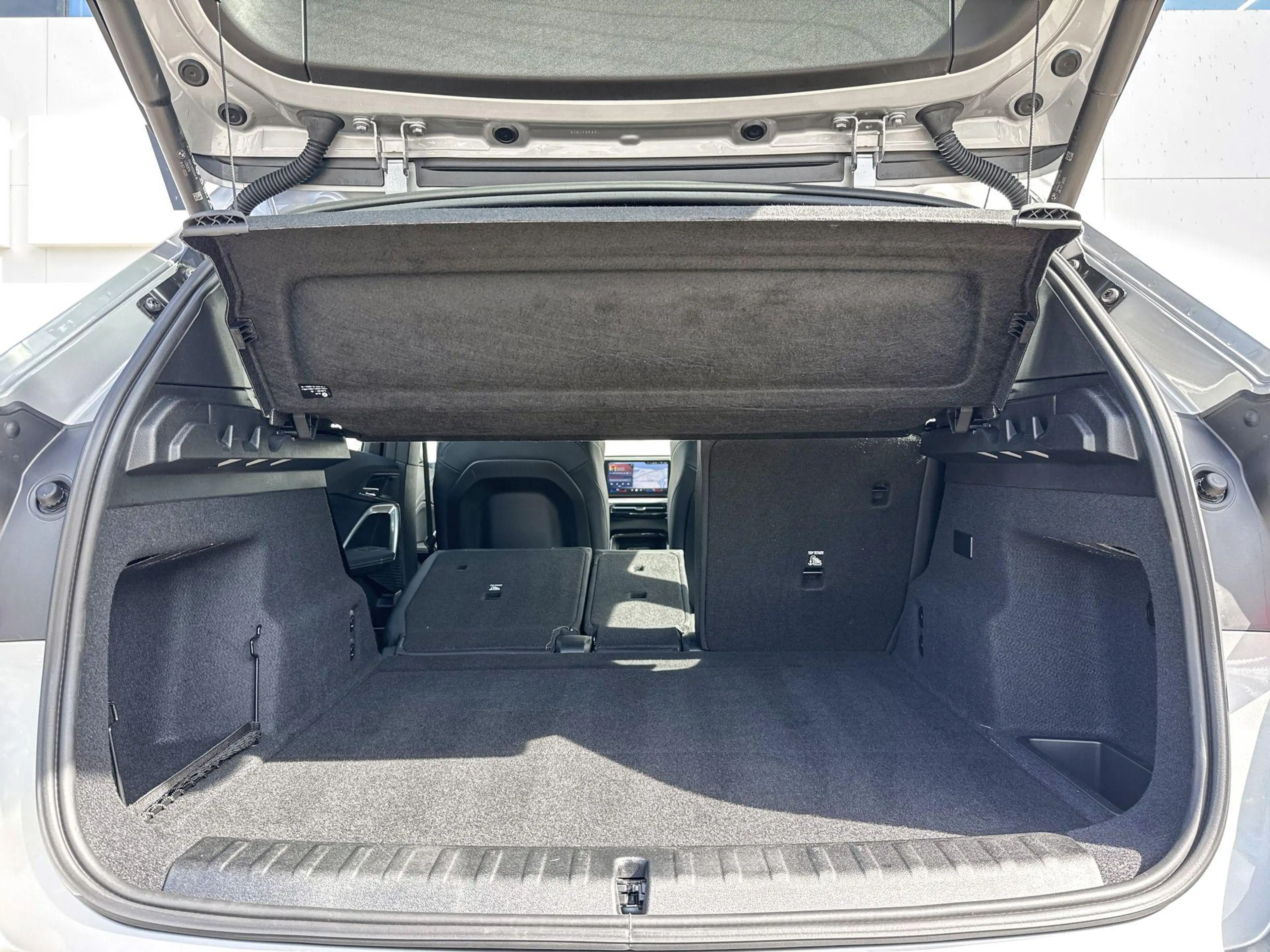 BMW iX1 eDrive20 | 67 kWh | M Sport | Trekhaak | — photo 10