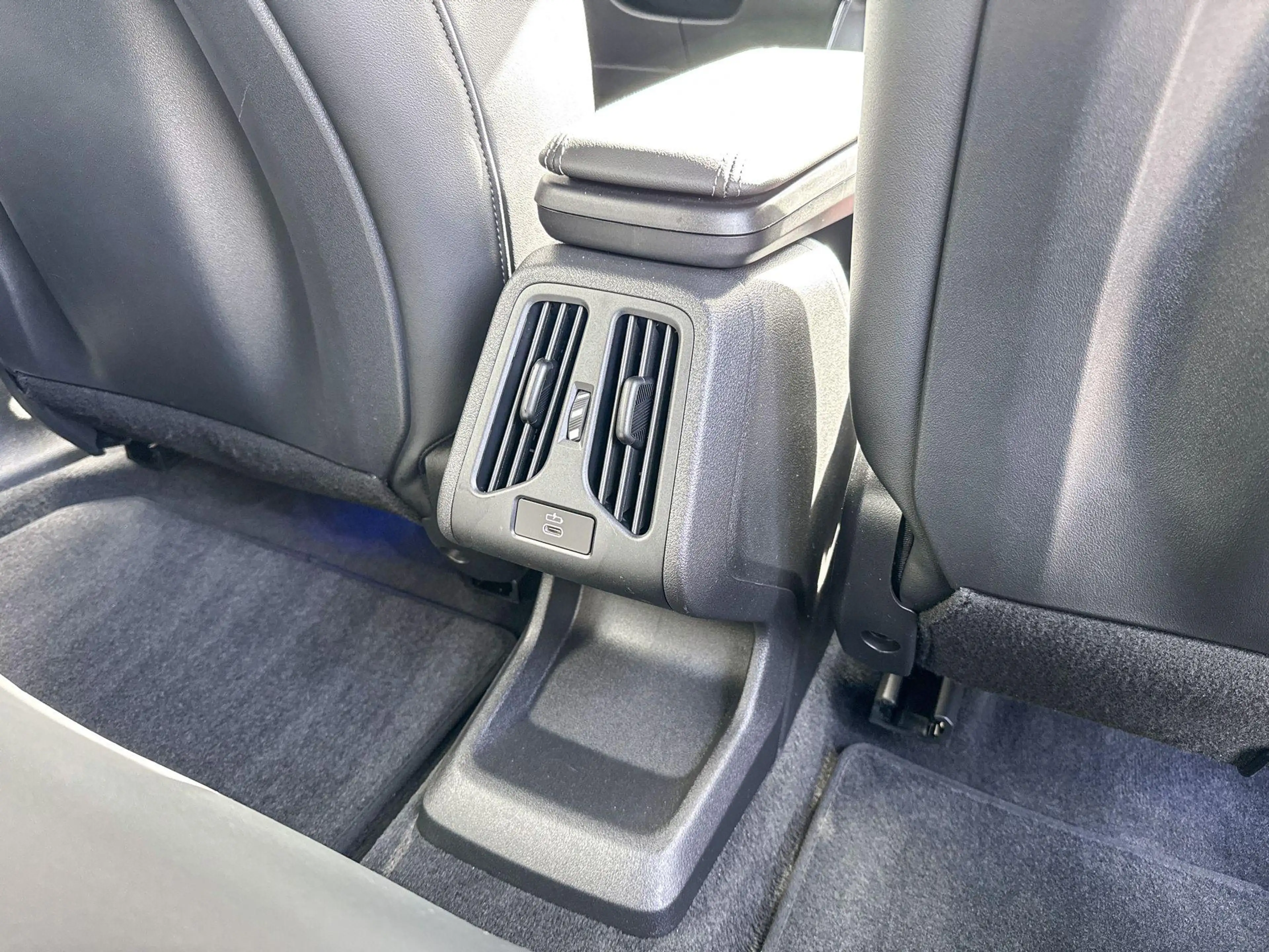 BMW iX1 eDrive20 | 67 kWh | M Sport | Trekhaak | — photo 9