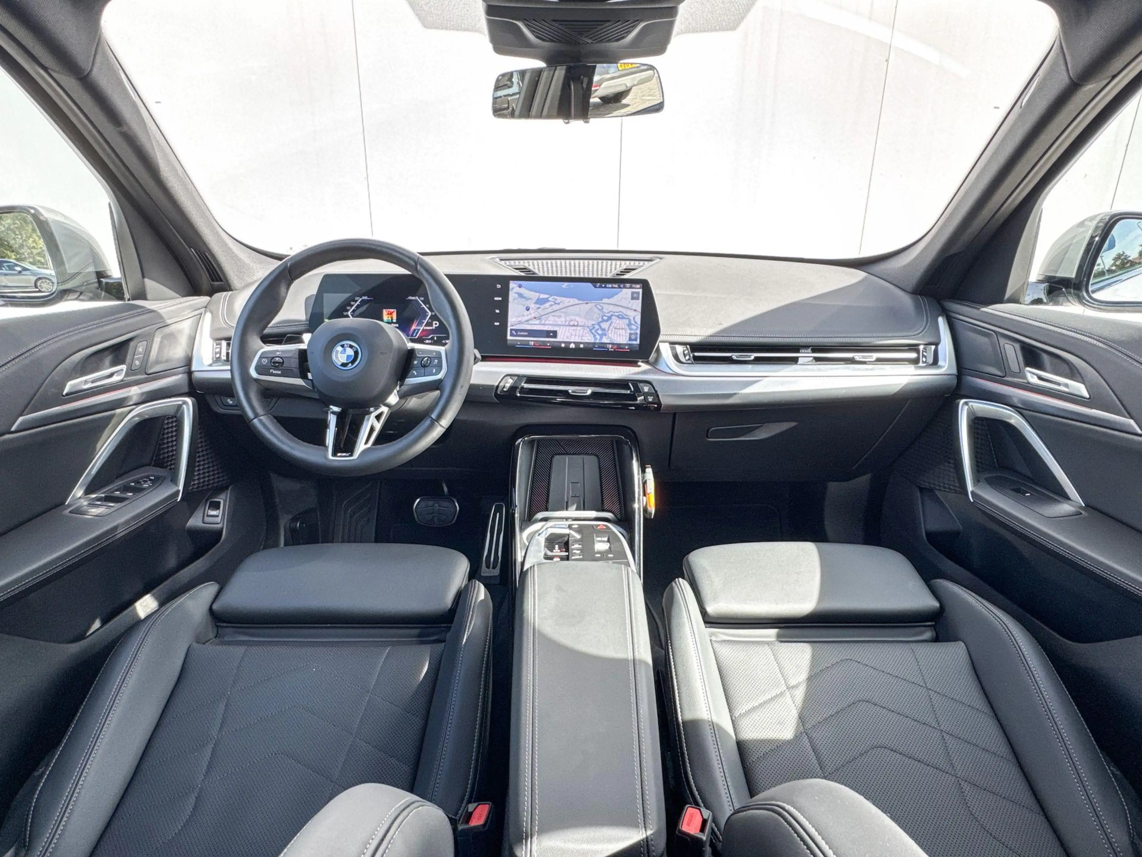 BMW iX1 eDrive20 | 67 kWh | M Sport | Trekhaak | — photo 13