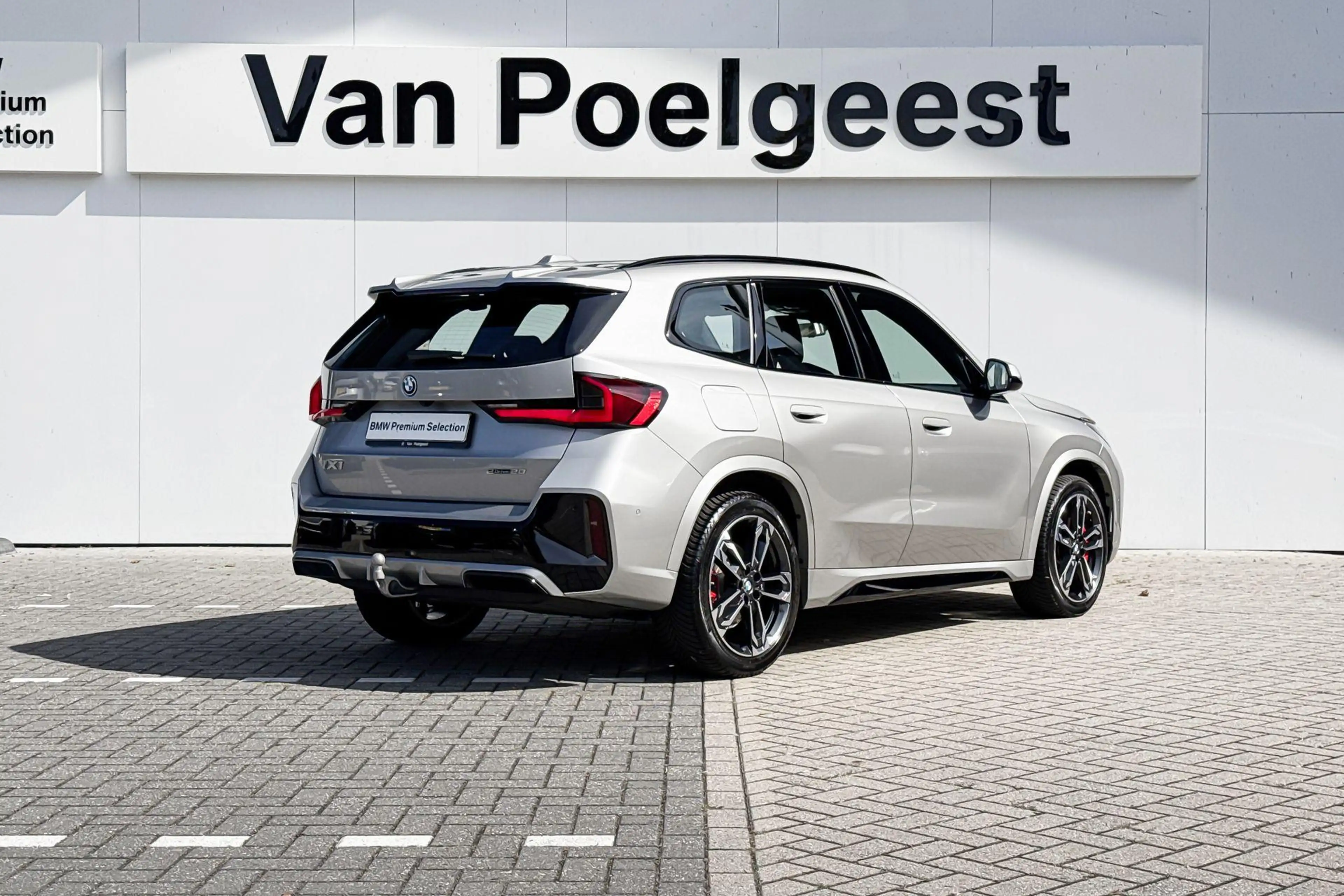 BMW iX1 eDrive20 | 67 kWh | M Sport | Trekhaak | — photo 4