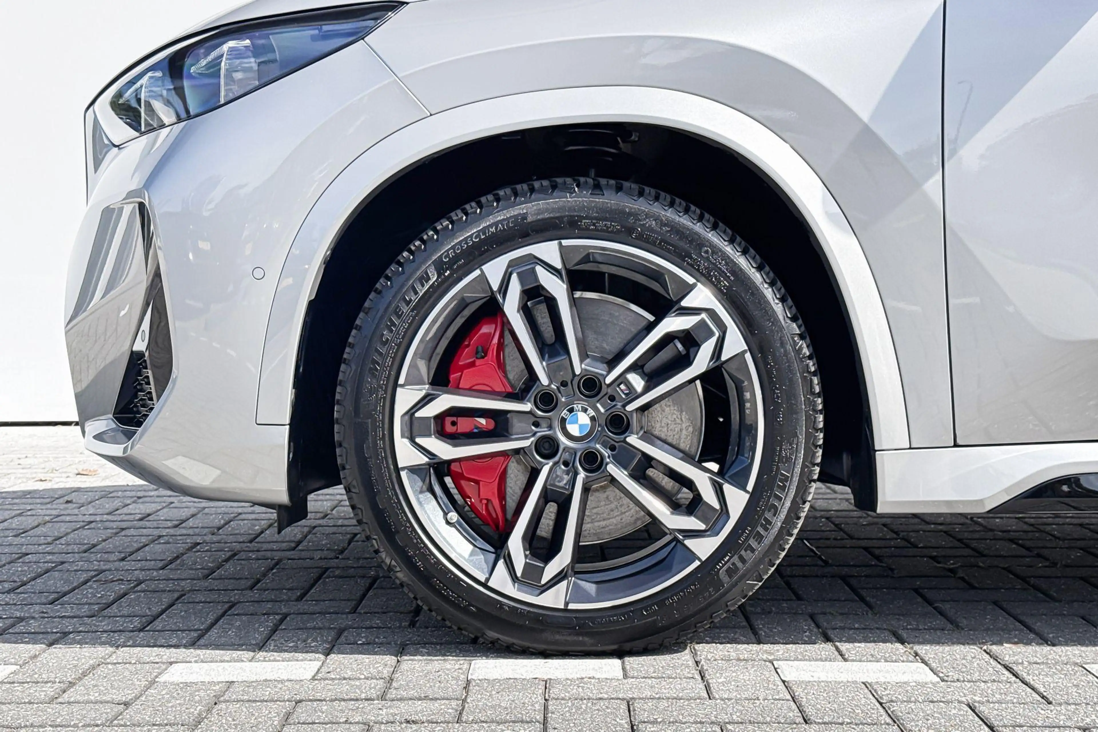 BMW iX1 eDrive20 | 67 kWh | M Sport | Trekhaak | — photo 3