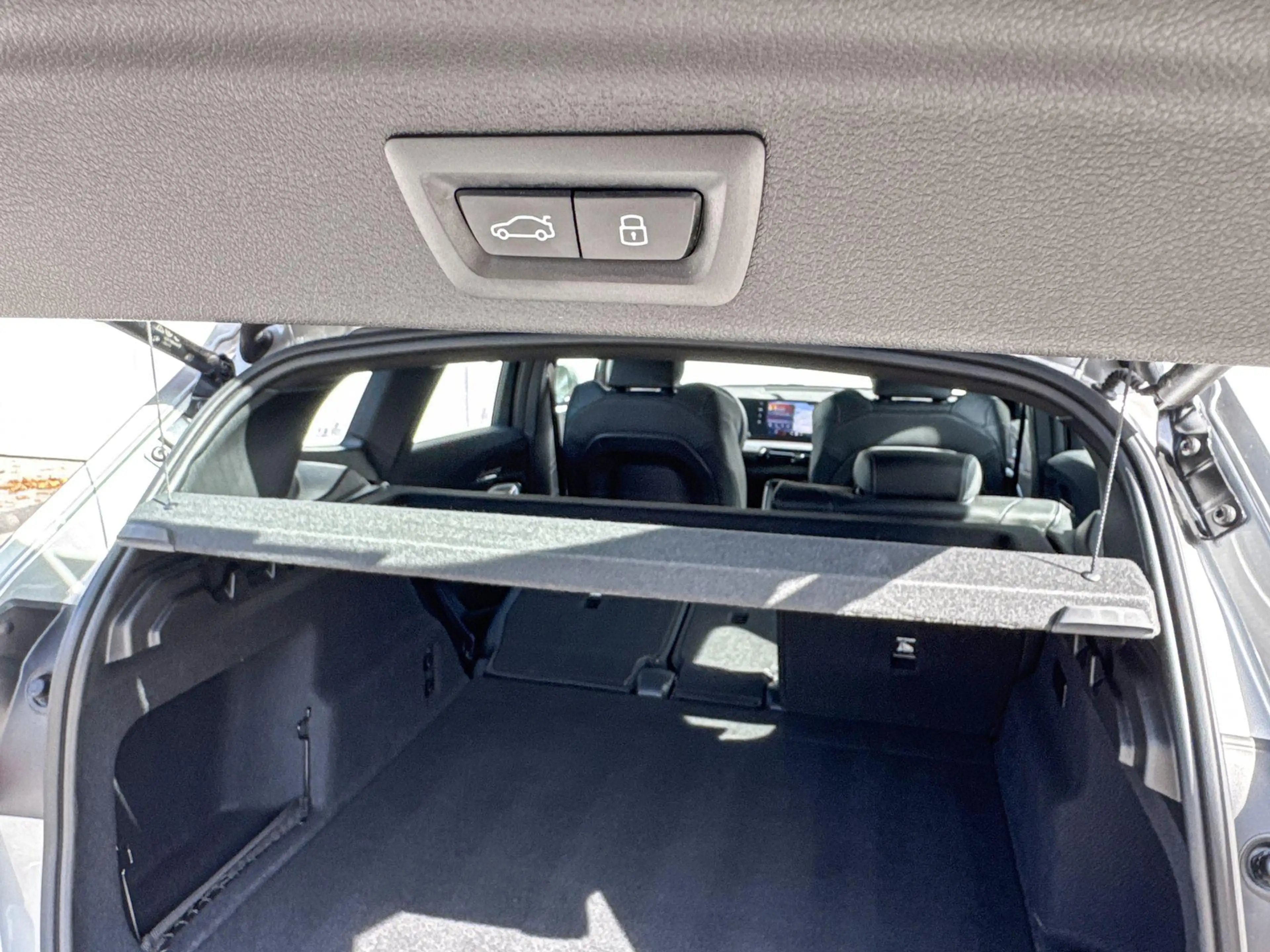 BMW iX1 eDrive20 | 67 kWh | M Sport | Trekhaak | — photo 11