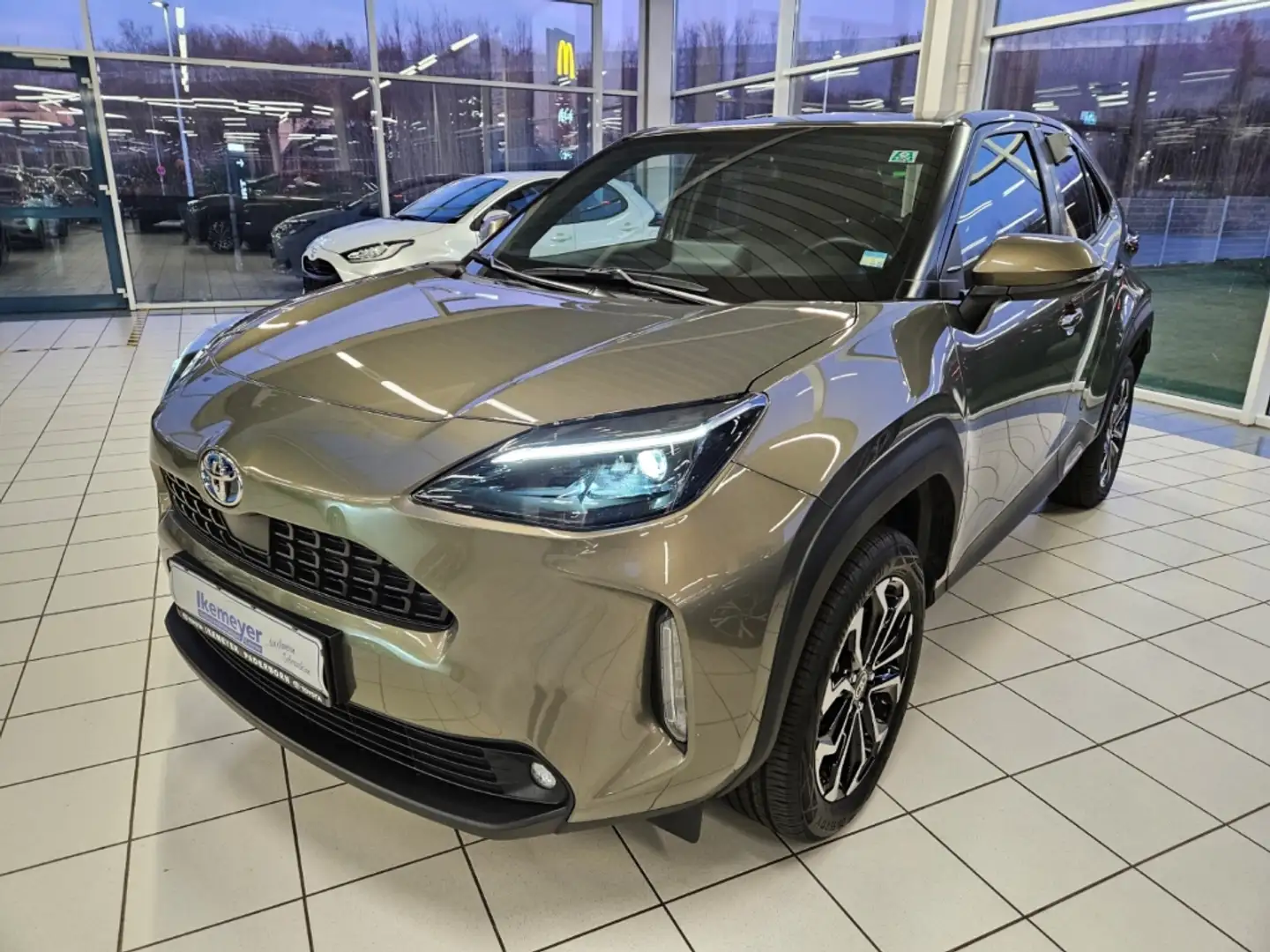 Toyota Yaris Cross Hybrid Teamplayer Winter-Paket Sitzheizung Lenkrad Braun - 1
