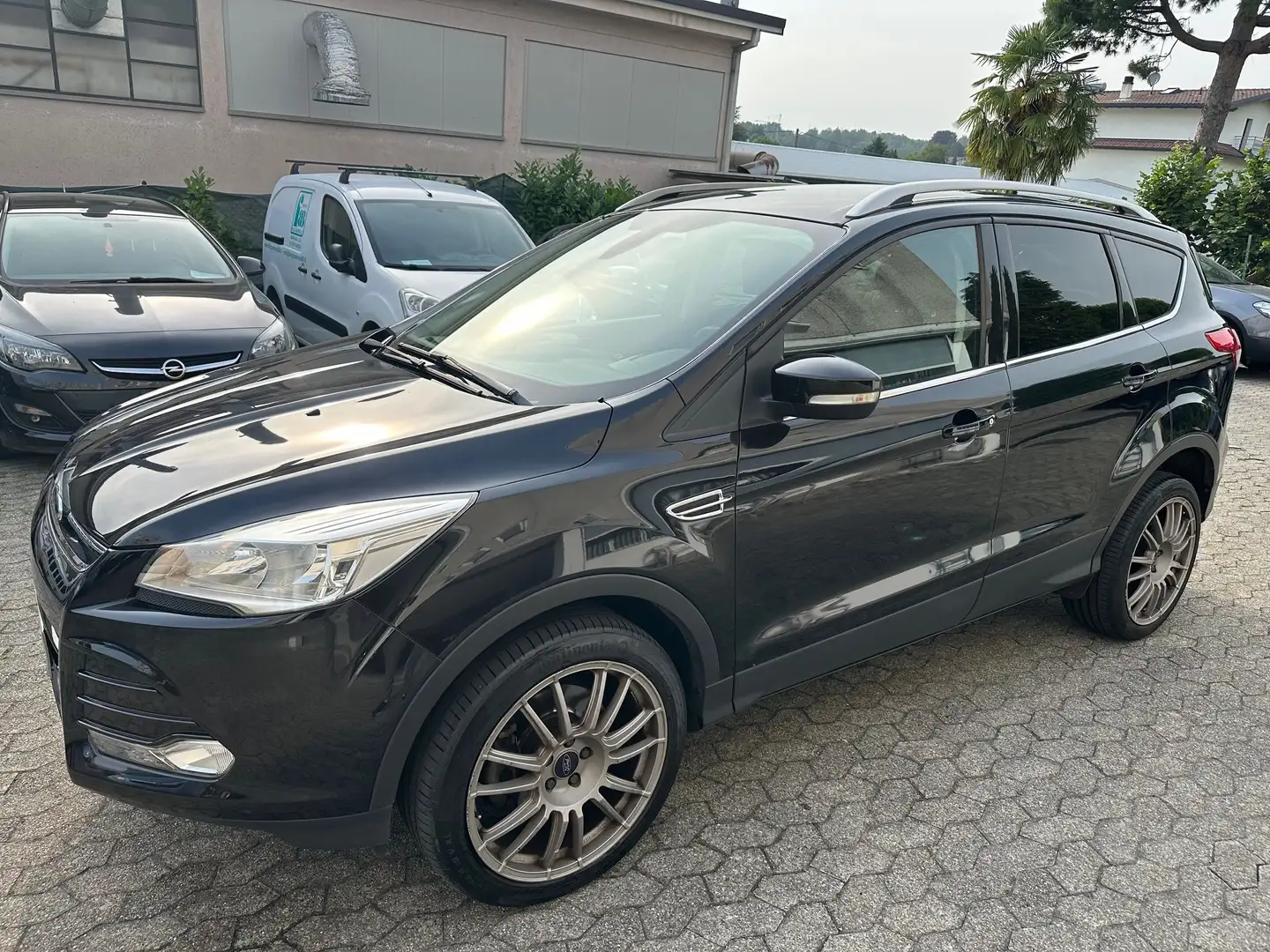 Ford Kuga 2.0 TDCi Titanium 4WD 140CV powershift*EURO5*FULL - 1