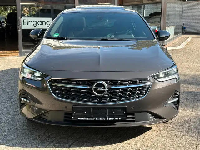 Opel Insignia view 3