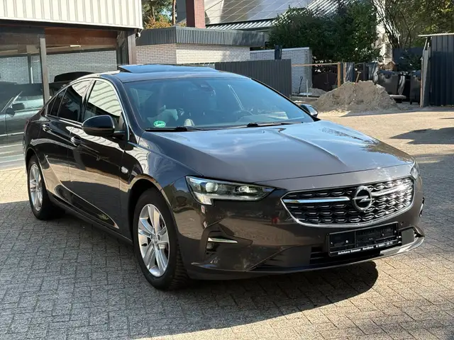 Opel Insignia view 4