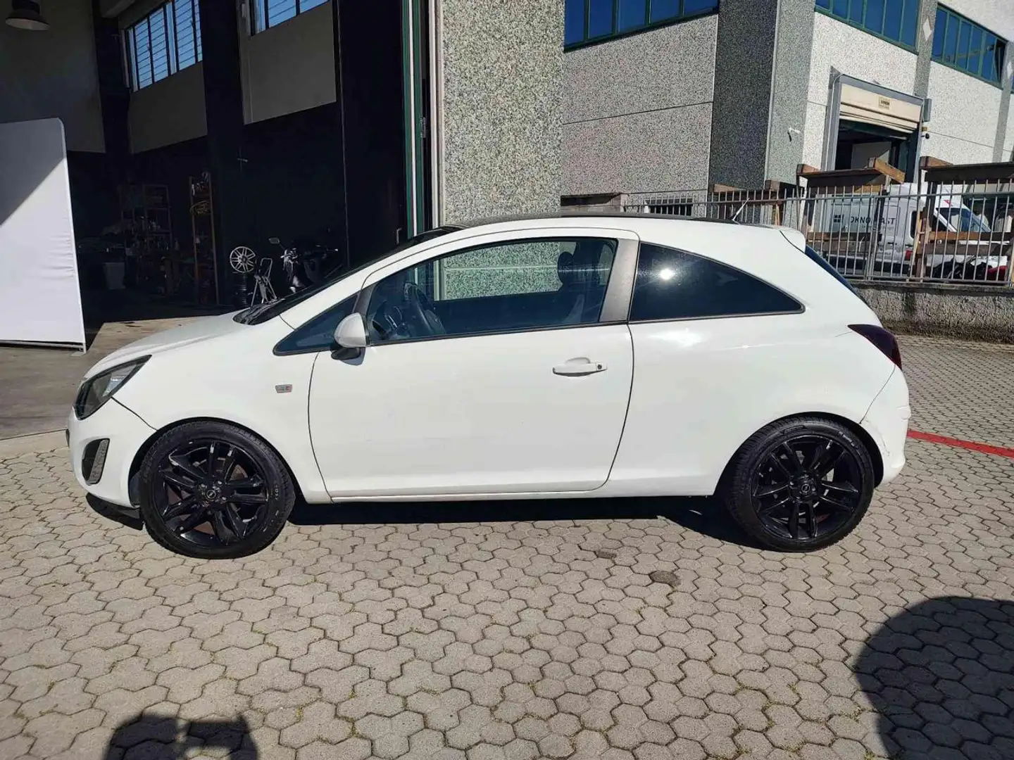 Opel Corsa 1.4 16V 3 porte b-color Bianco - 2