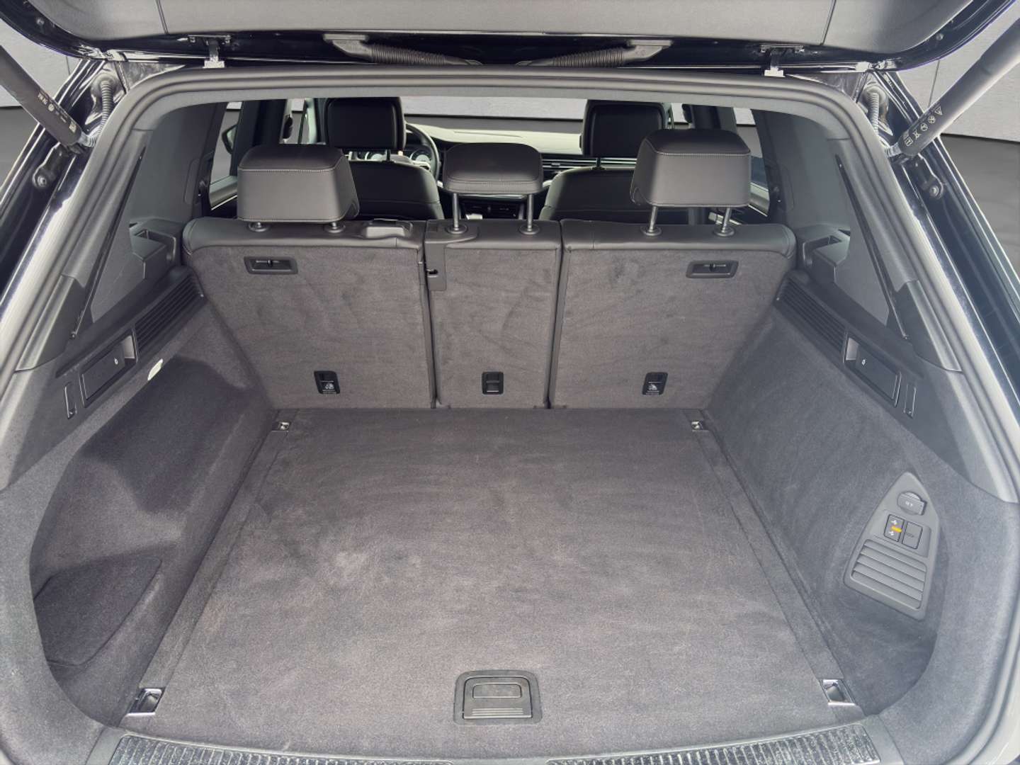 Volkswagen Touareg 4Motion R-Line -  - Joinsteer - #5