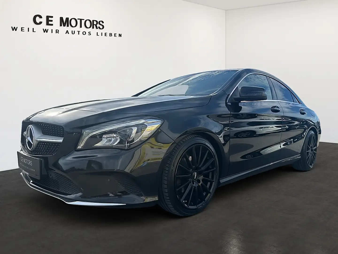 Mercedes-Benz CLA 200 CDI Night Edition Schwarz - 1