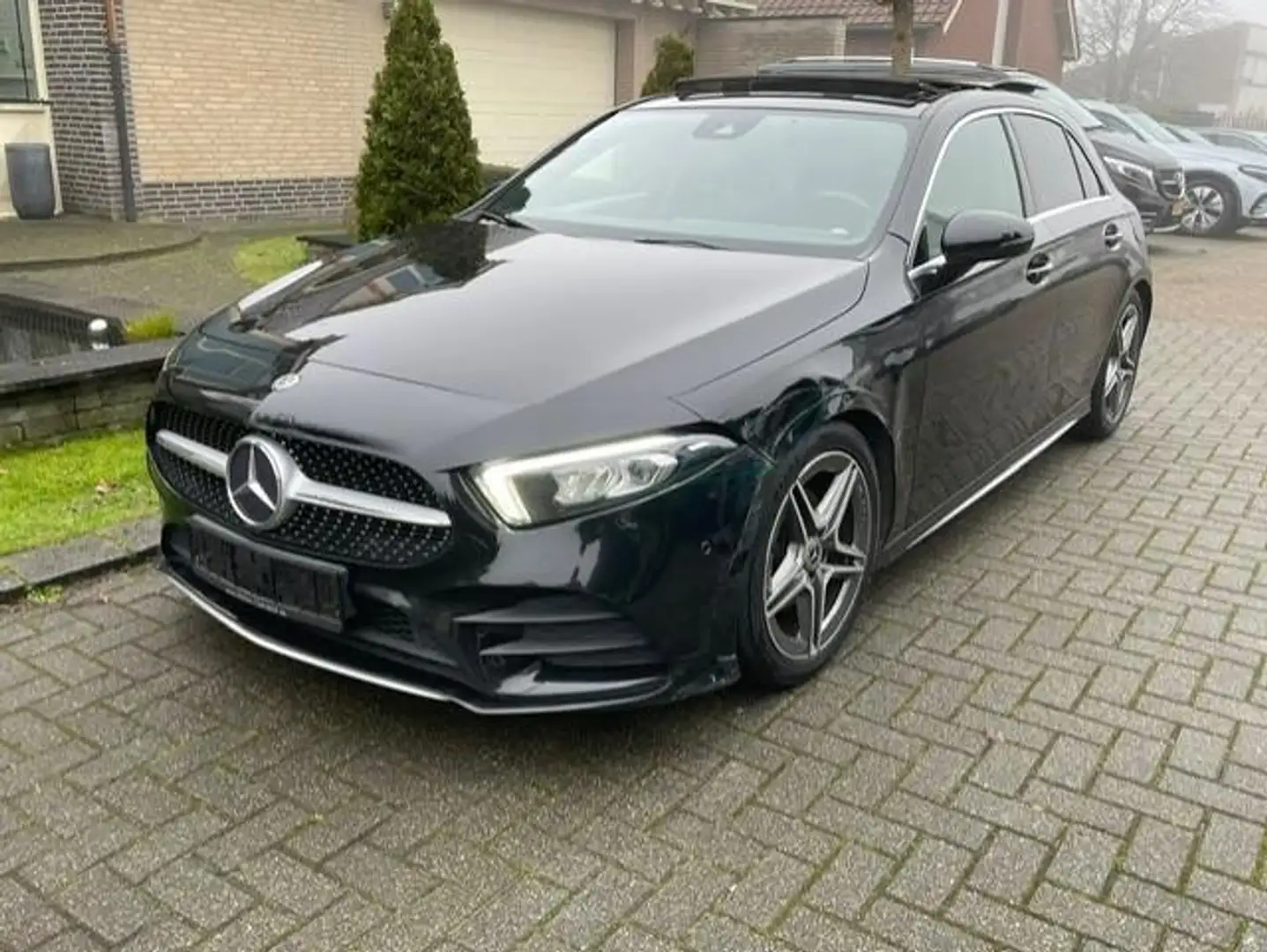Mercedes-Benz A 180 d AMG LINE PANORAMADAK NAVI LED Negro - 1