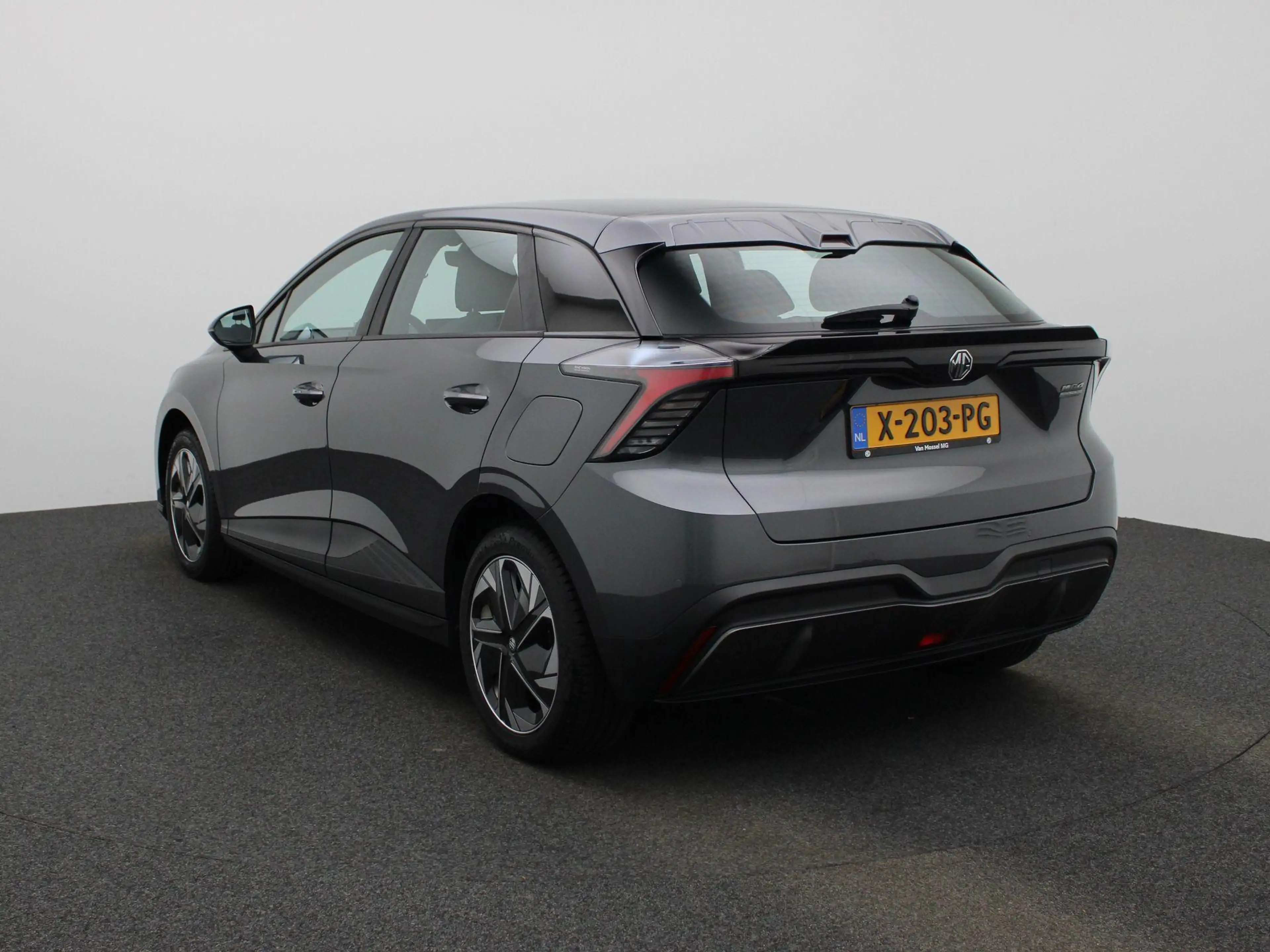 MG MG4 Electric Standard 51 kWh | Navigatie | Apple Carpl — photo 3