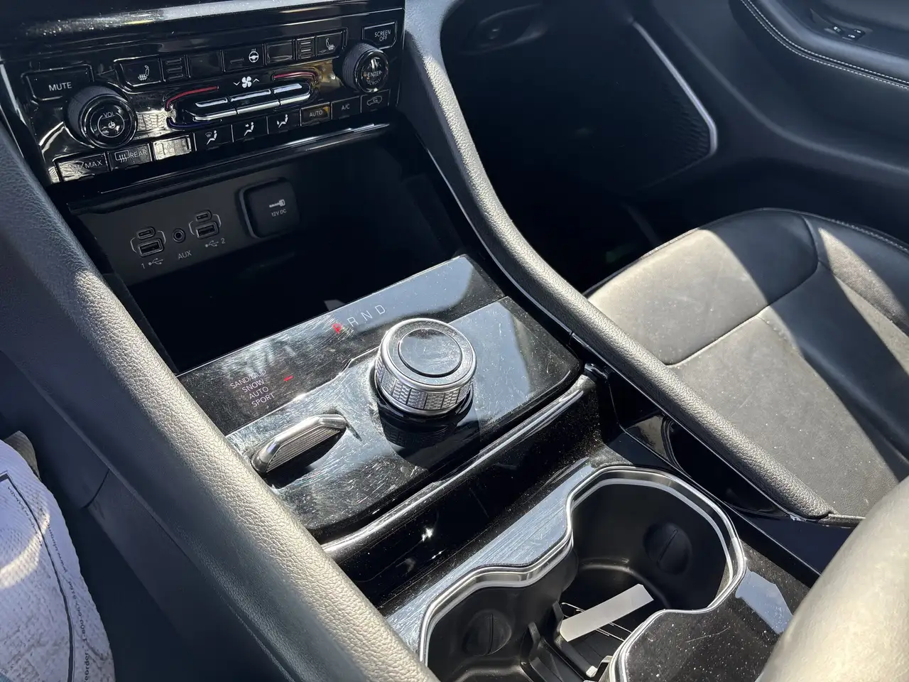 Jeep Grand Cherokee снимка Jeep Grand Cherokee