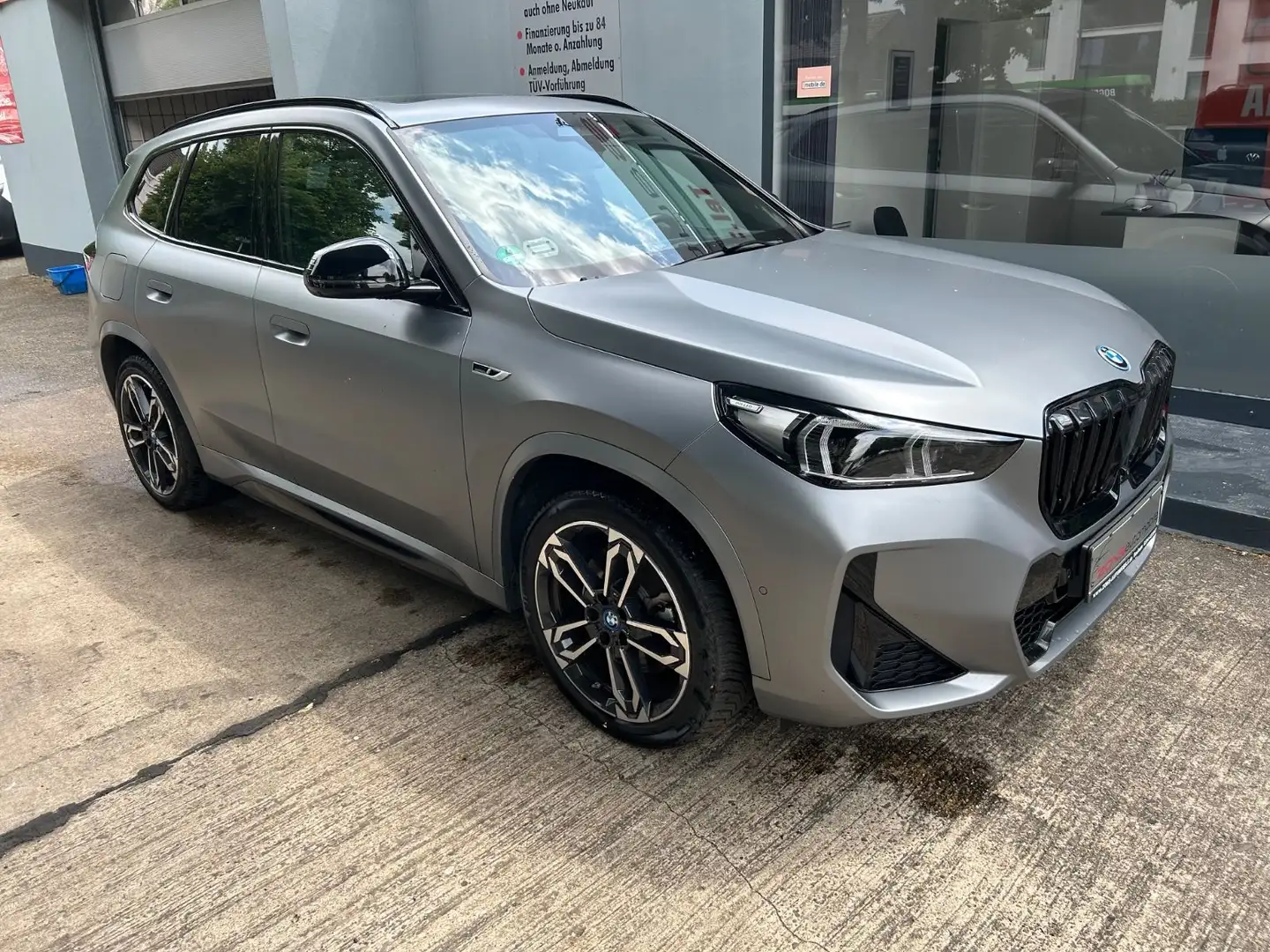 BMW X1 Baureihe X1 30 e xDrive M Sport+Panorama+AHK Grau - 2