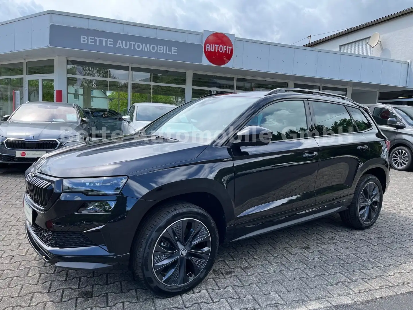 Skoda Karoq 1.5l TSI DSG Sportline *MATRIX-LED*ACC* Schwarz - 1