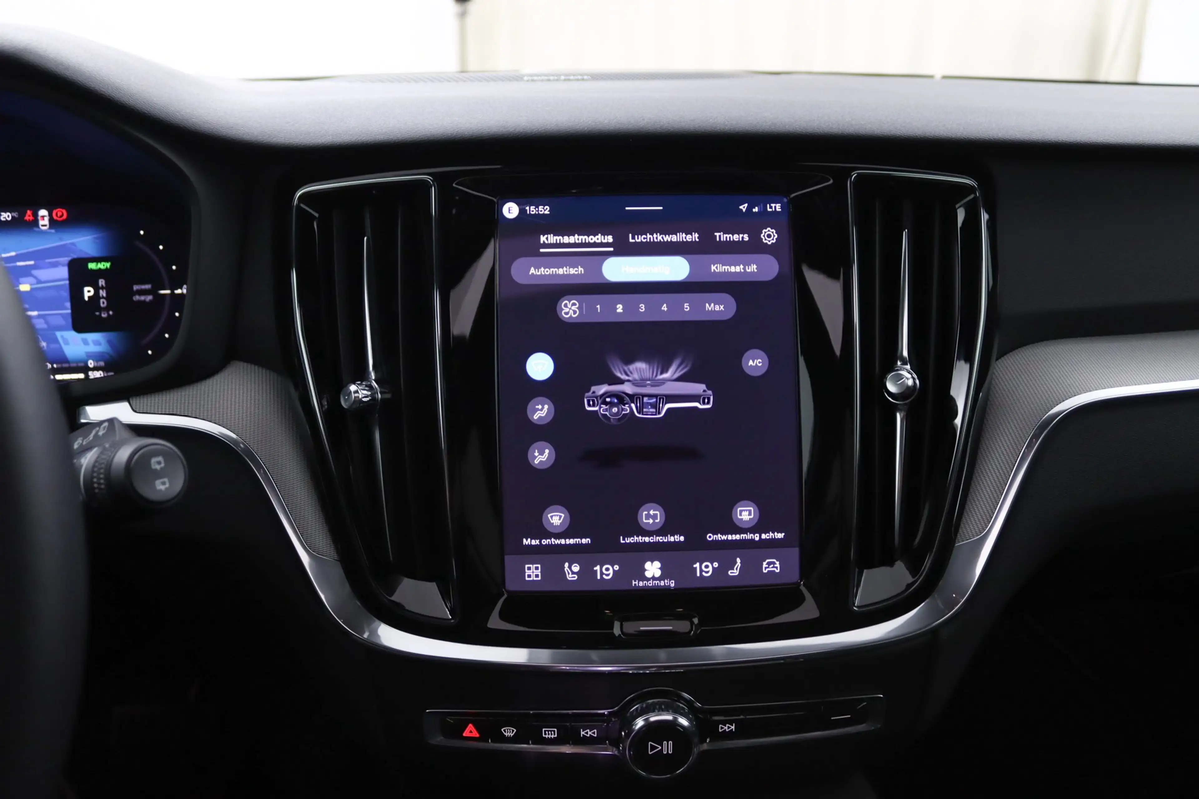 Volvo V60 T8 Plug-in hybrid AWD Plus Dark | Soh 100% | Trekh — photo 21