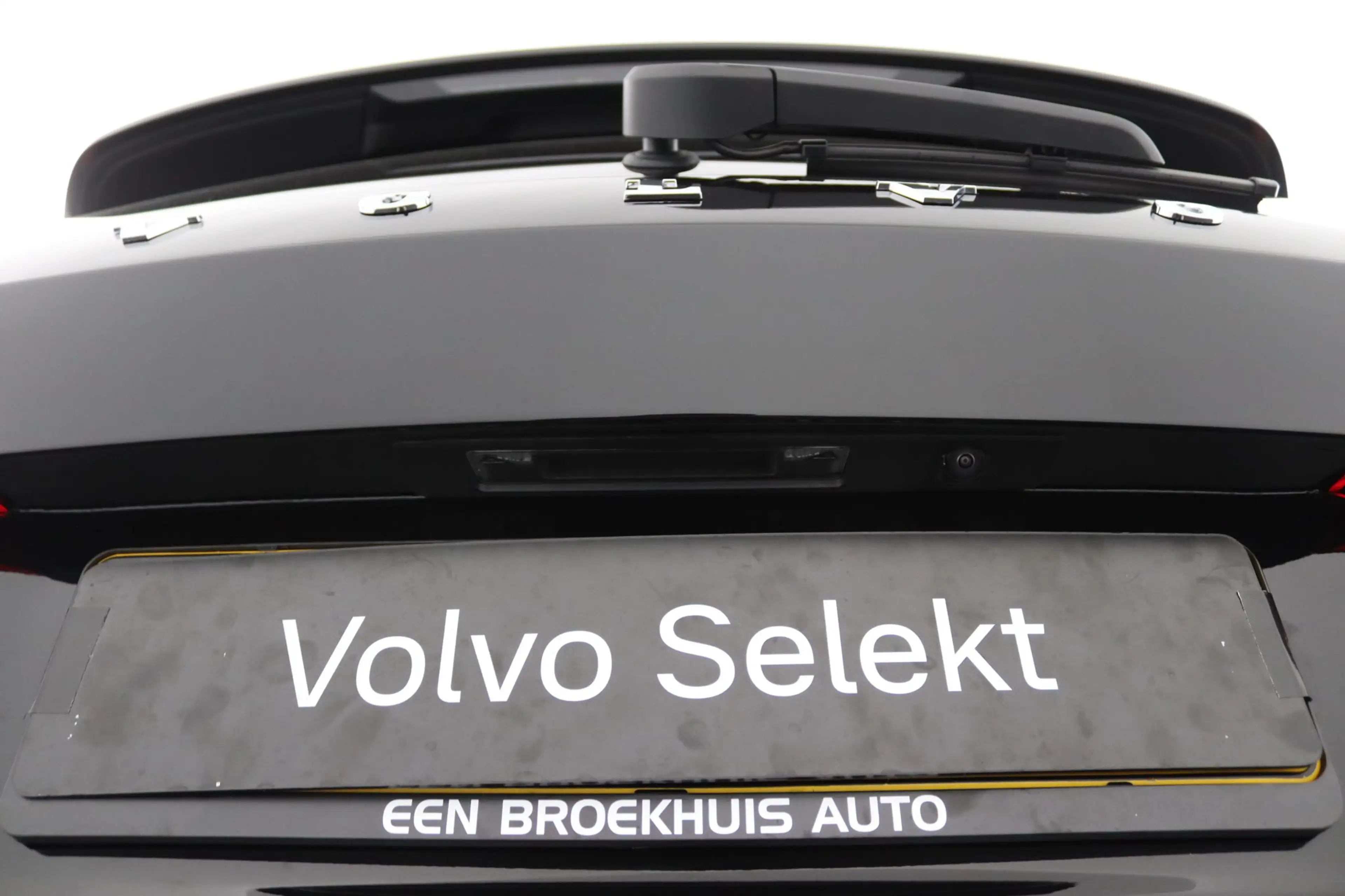 Volvo V60 T8 Plug-in hybrid AWD Plus Dark | Soh 100% | Trekh — photo 15