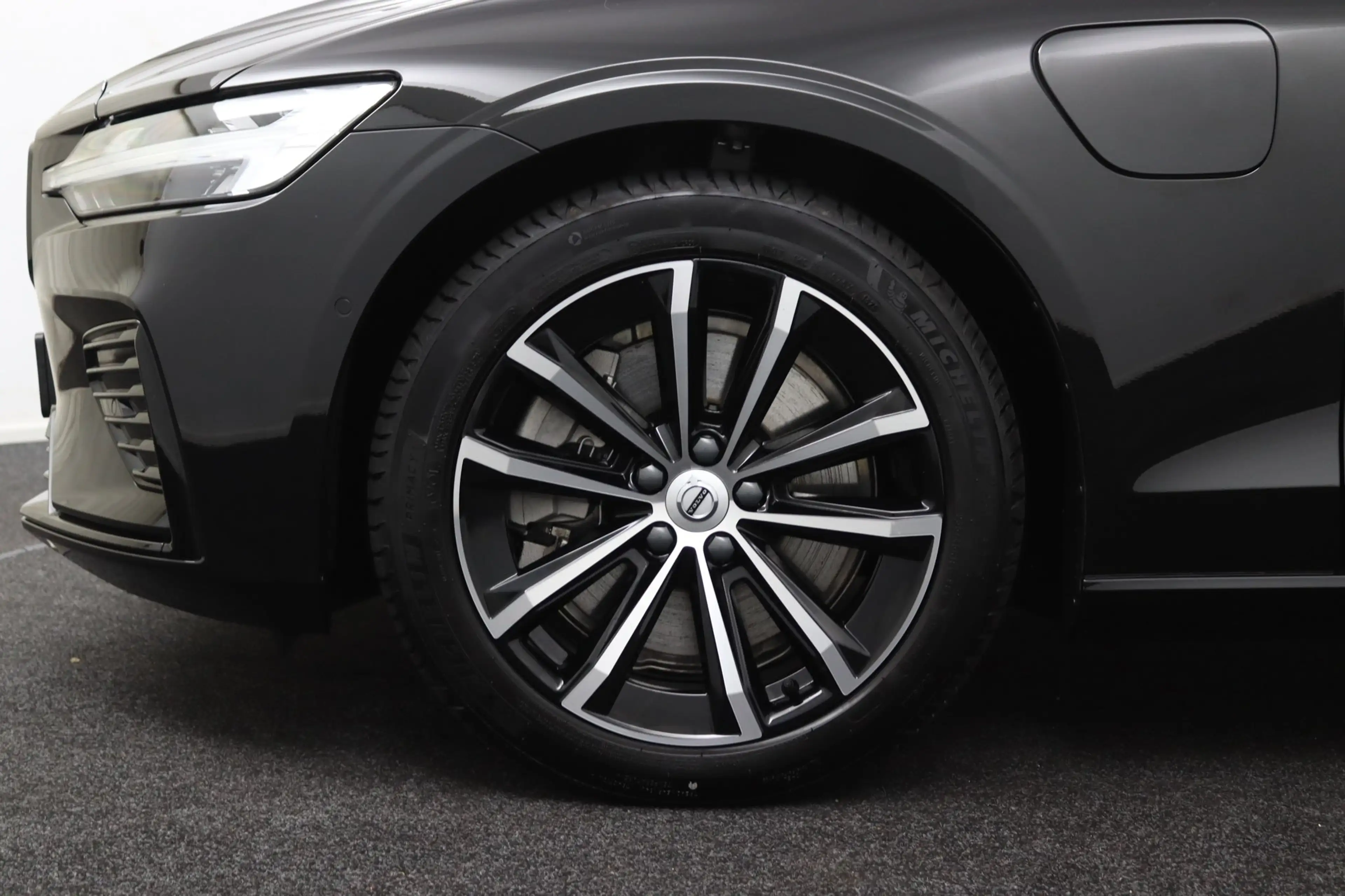 Volvo V60 T8 Plug-in hybrid AWD Plus Dark | Soh 100% | Trekh — photo 22