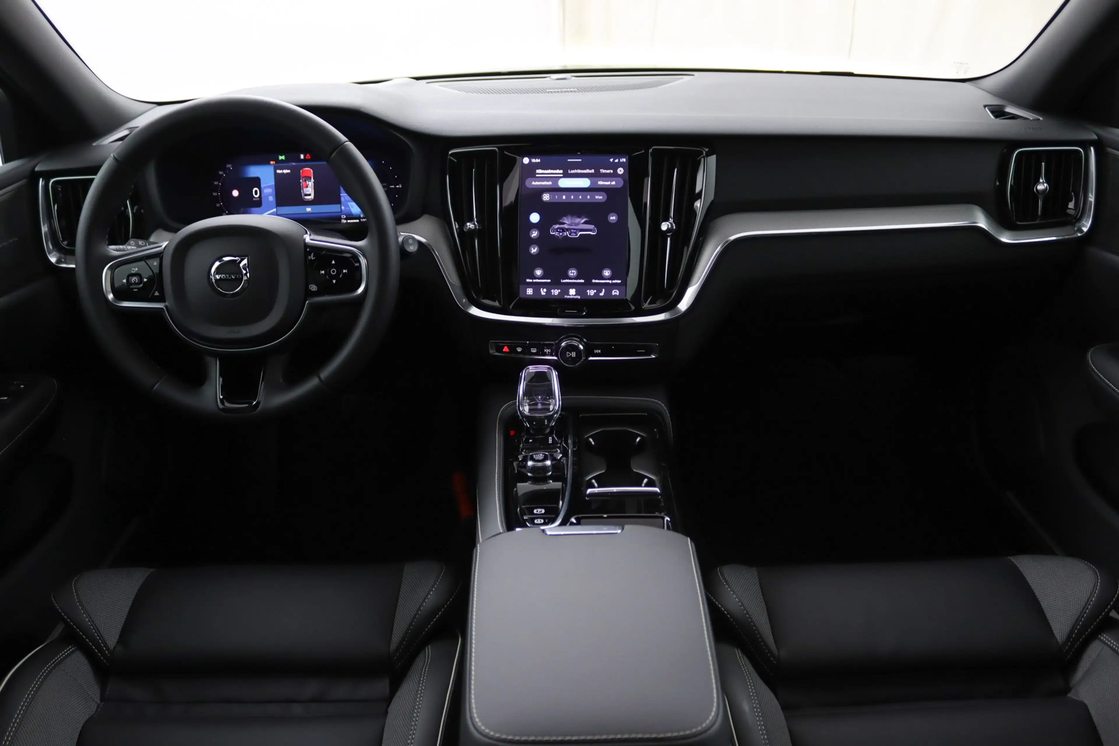 Volvo V60 T8 Plug-in hybrid AWD Plus Dark | Soh 100% | Trekh — photo 5
