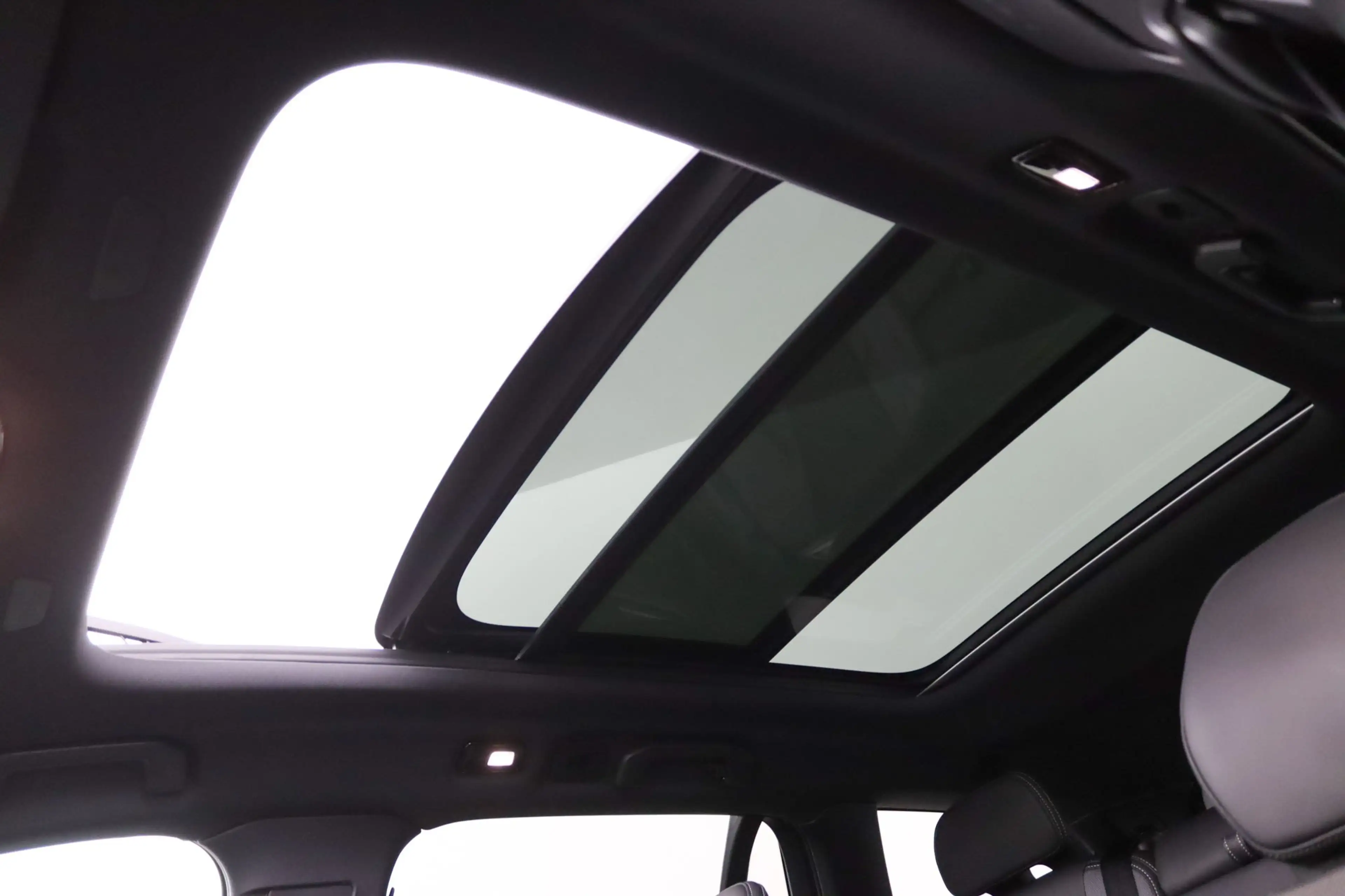 Volvo V60 T8 Plug-in hybrid AWD Plus Dark | Soh 100% | Trekh — photo 12