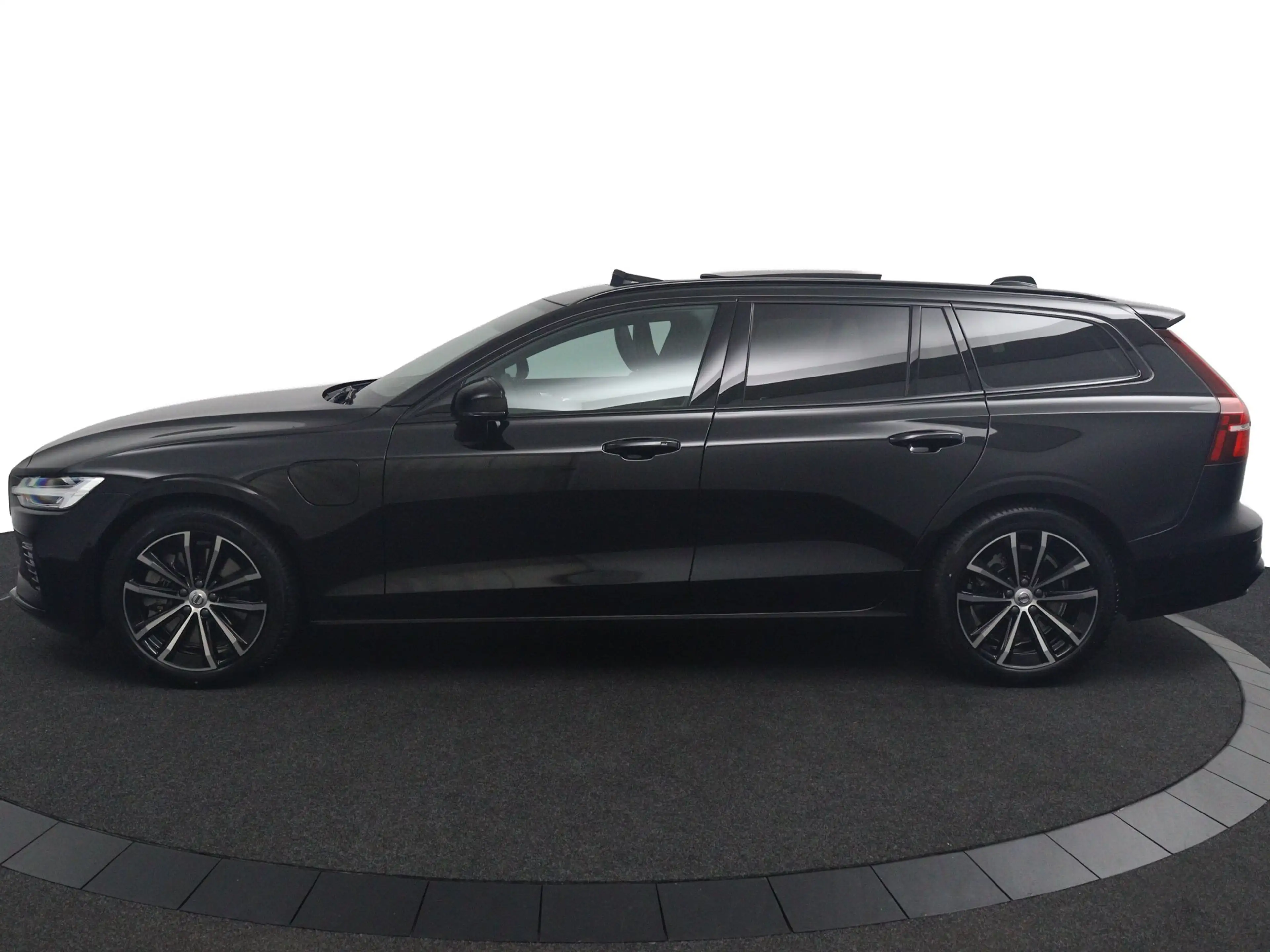 Volvo V60 T8 Plug-in hybrid AWD Plus Dark | Soh 100% | Trekh — photo 3